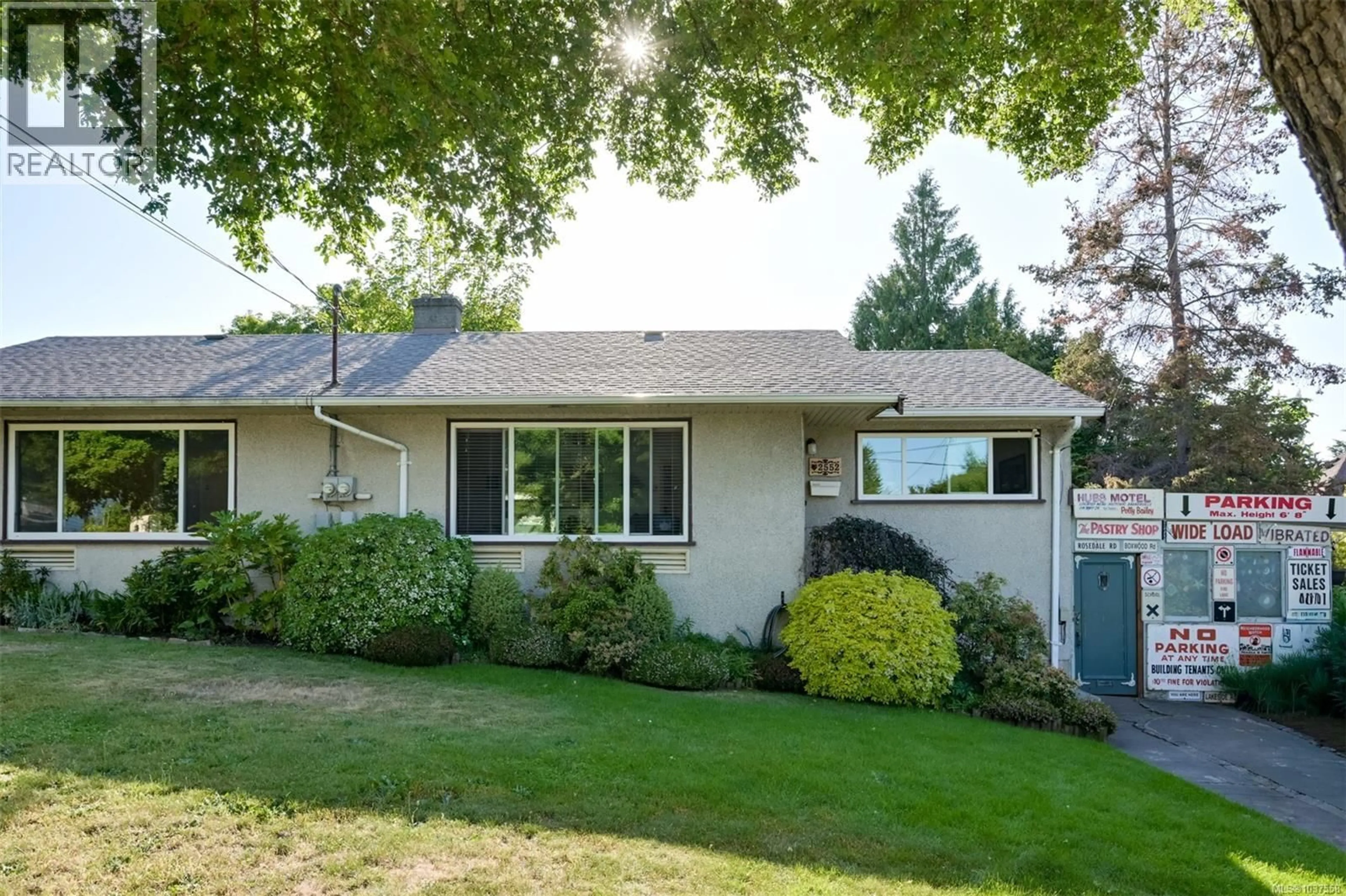 Home with vinyl exterior material, street for 2550/2552 BELMONT AVENUE, Victoria British Columbia V8R4A4