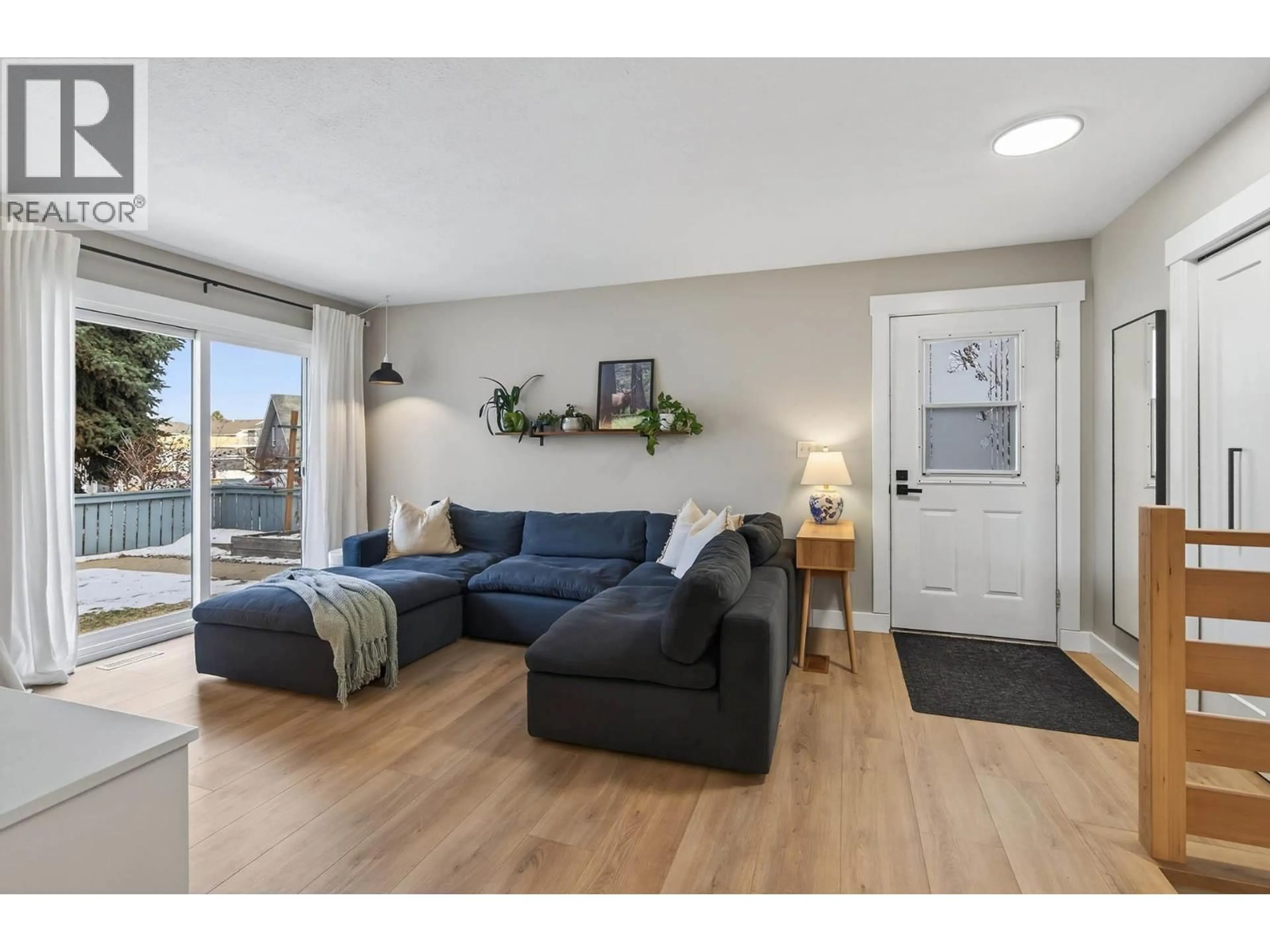 Living room with furniture, wood/laminate floor for 537 GLENEAGLES DRIVE, Kamloops British Columbia V2E1X1