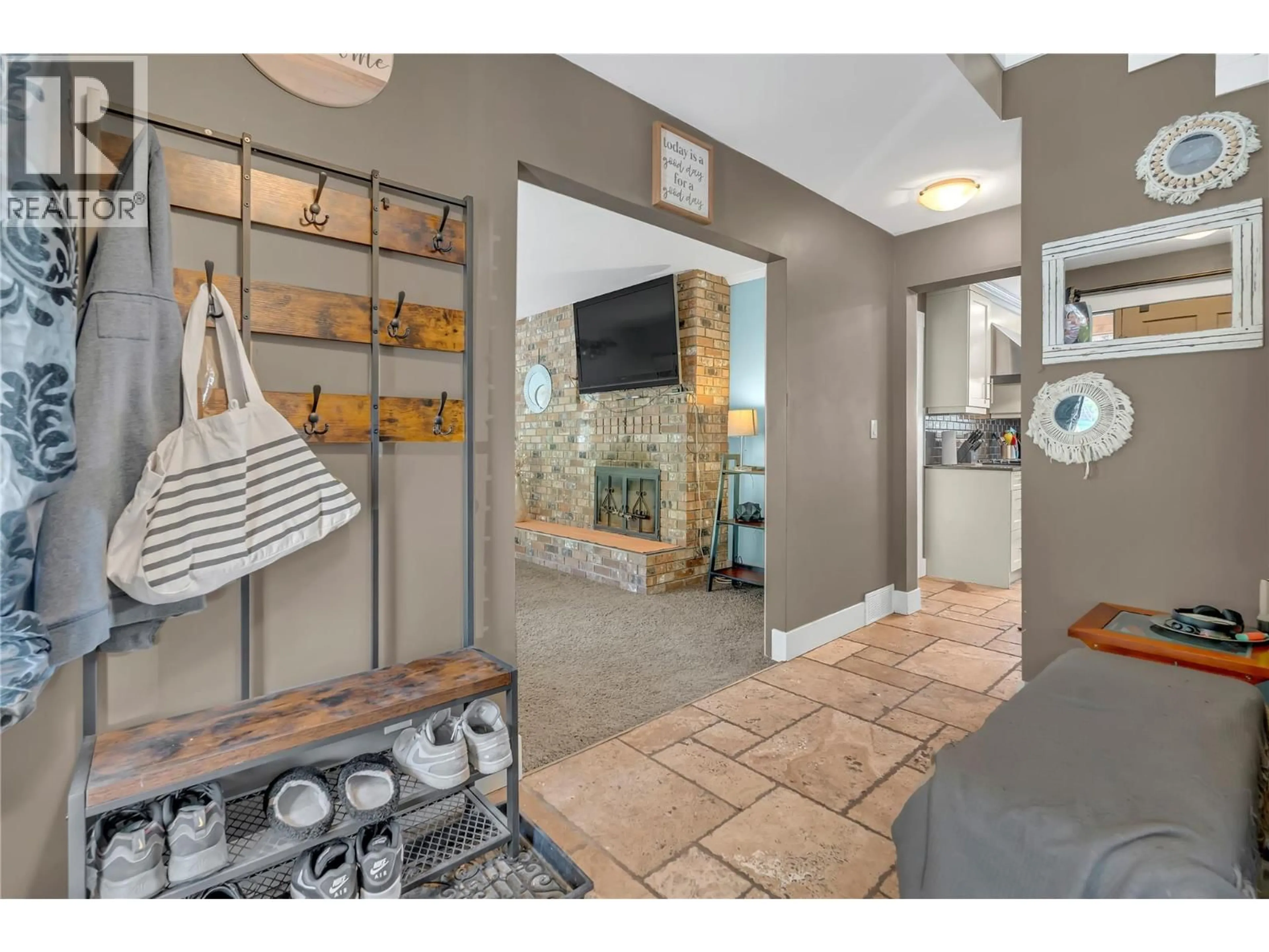 Indoor entryway for 1623 BLACKWOOD DRIVE, West Kelowna British Columbia V1Z3B7