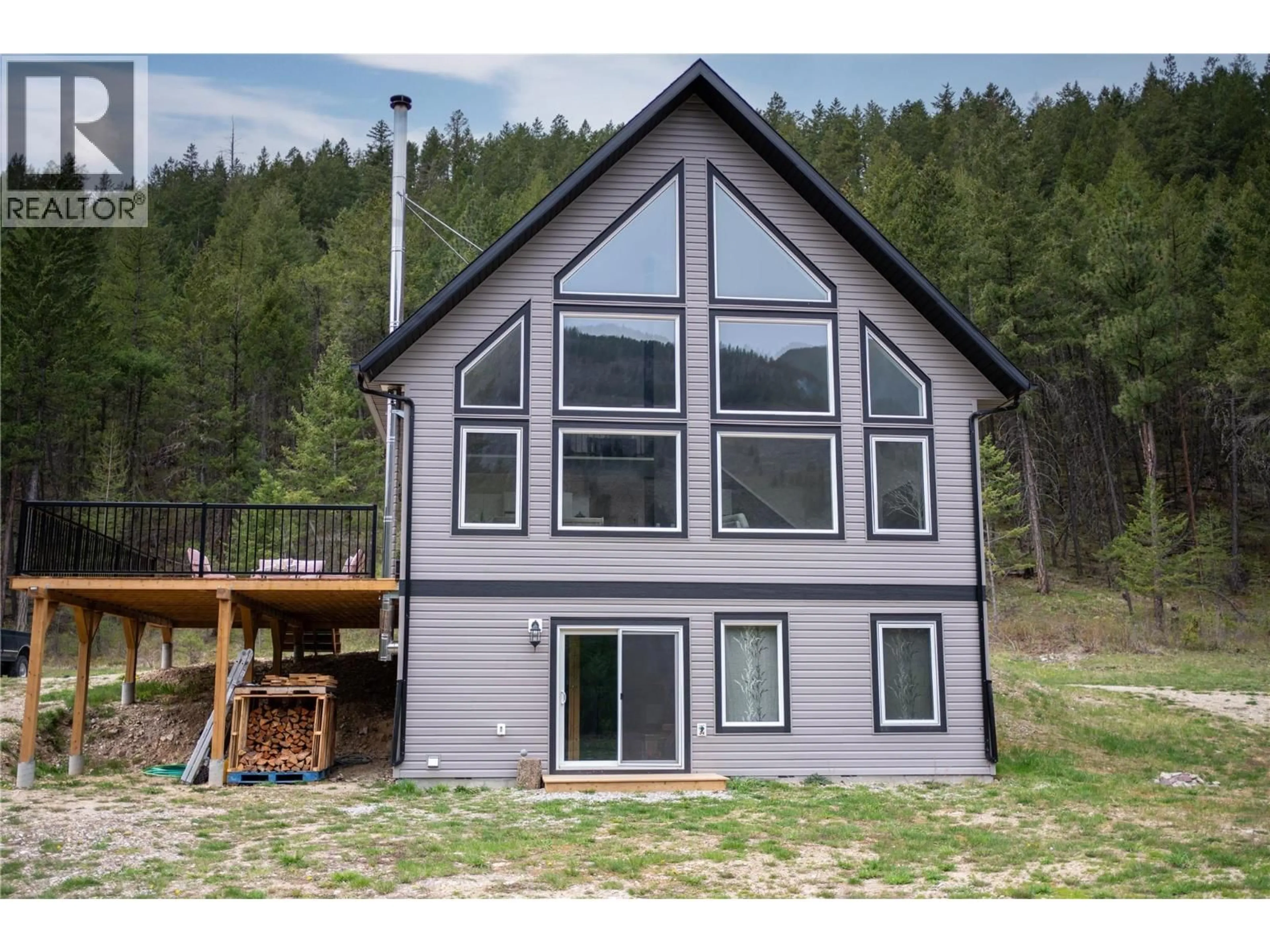 Home with vinyl exterior material, building for 4165 93 HIGHWAY, Grasmere British Columbia V0B1R0