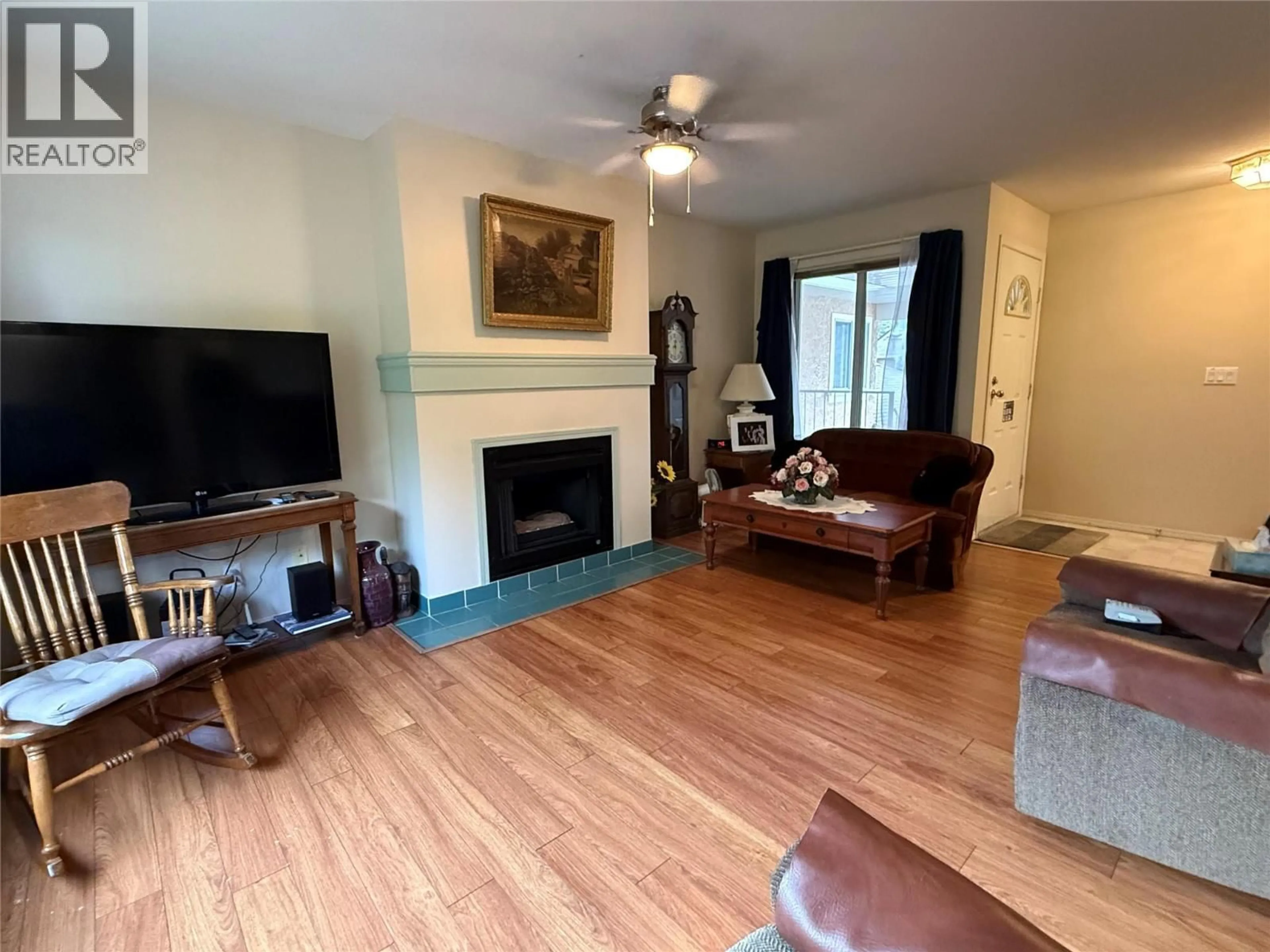 Living room with furniture, unknown for 213 - 320 BRANDON AVENUE, Penticton British Columbia V2A3S8