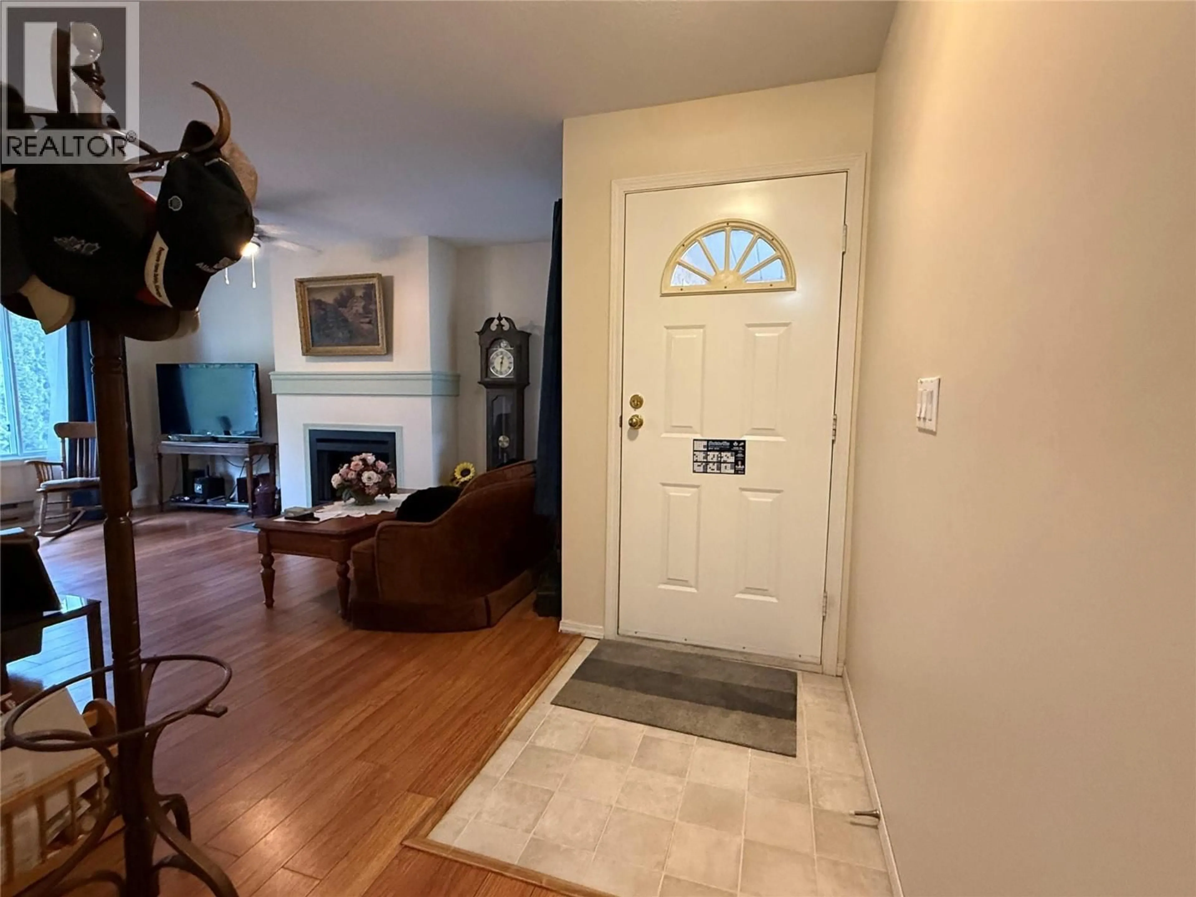 Indoor entryway for 213 - 320 BRANDON AVENUE, Penticton British Columbia V2A3S8