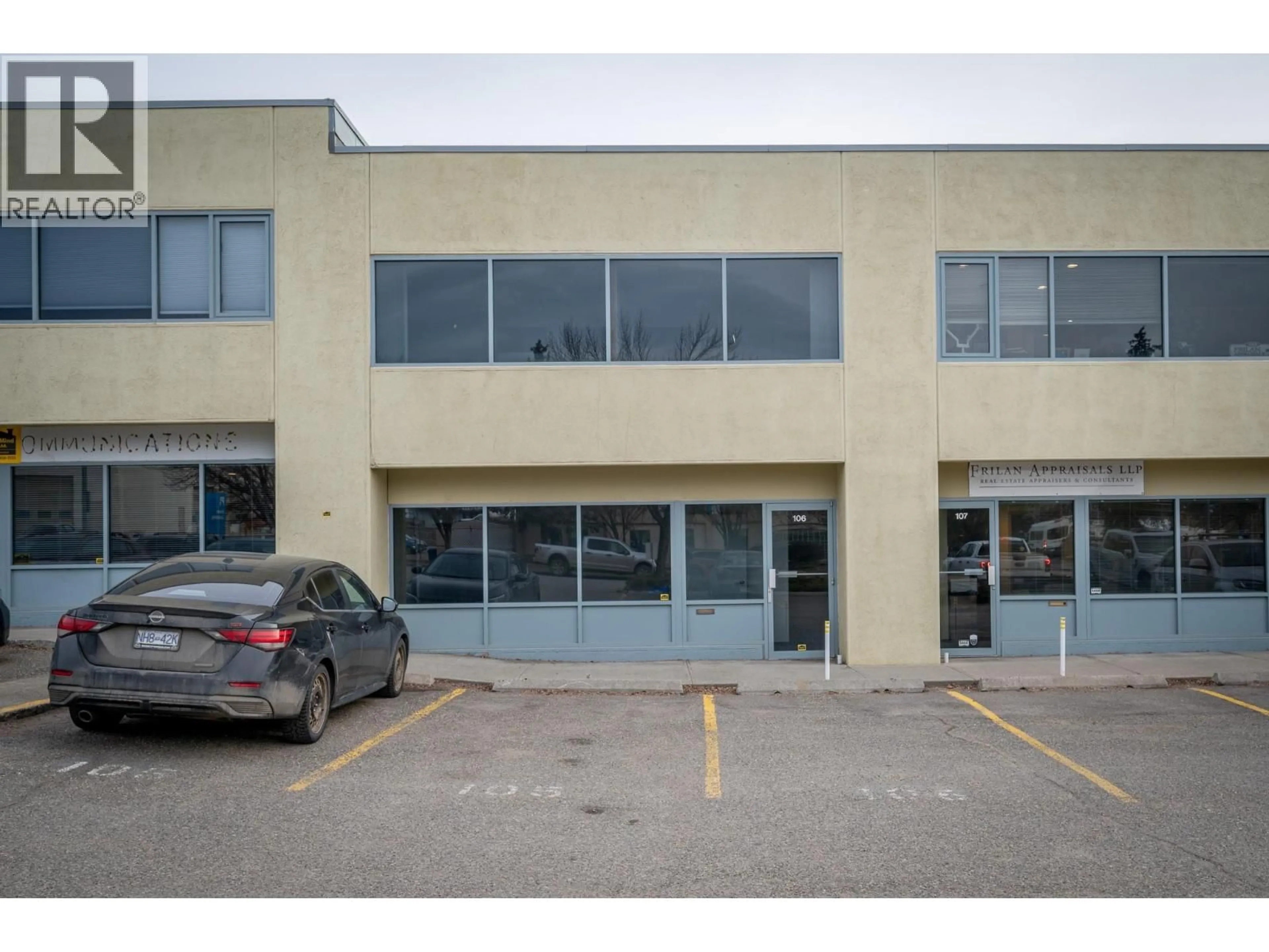 Indoor foyer for 106 - 1383 MCGILL ROAD, Kamloops British Columbia V2C6K7