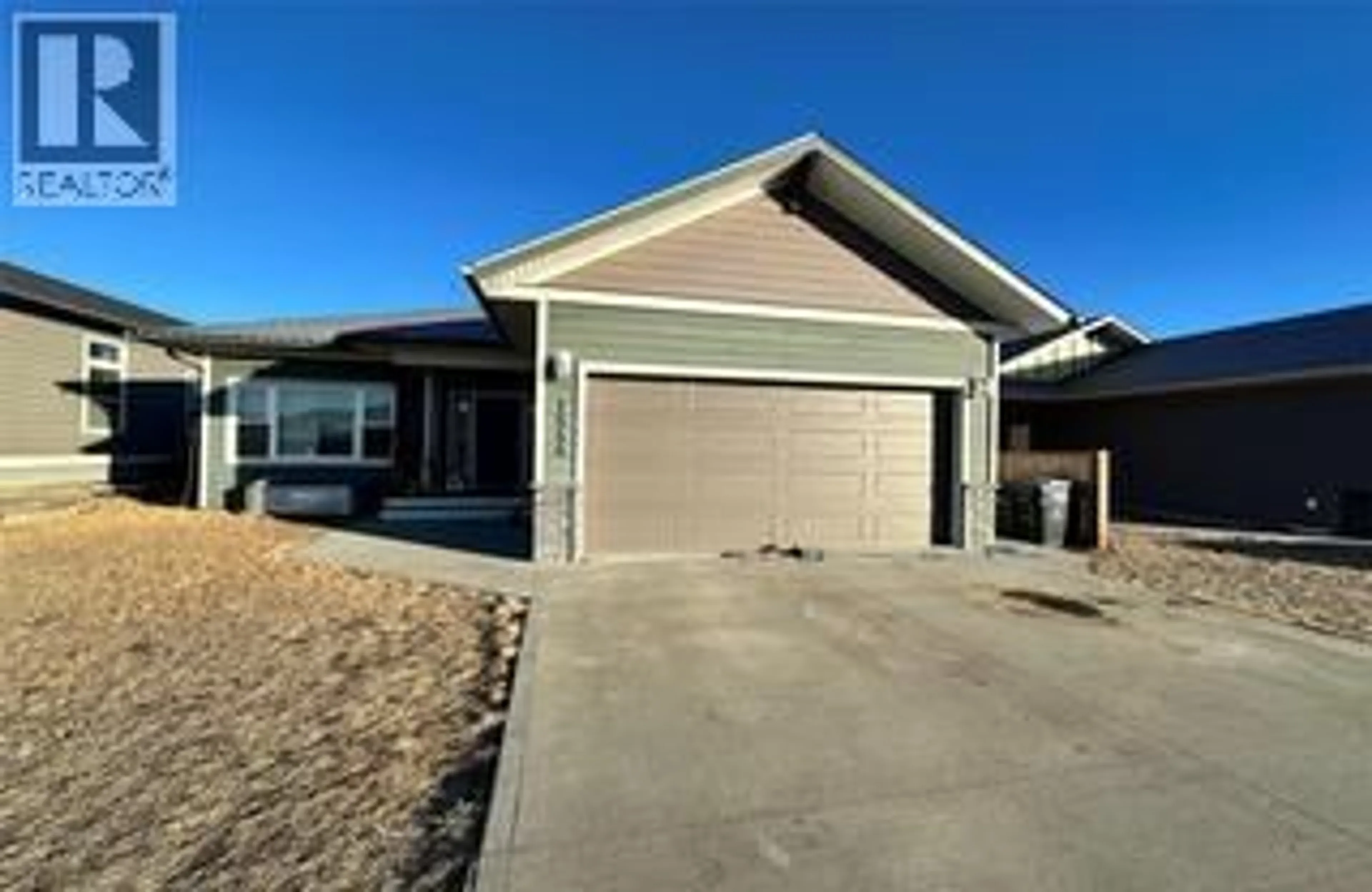 Home with vinyl exterior material, street for 1544 117 AVENUE, Dawson Creek British Columbia V1G0E7
