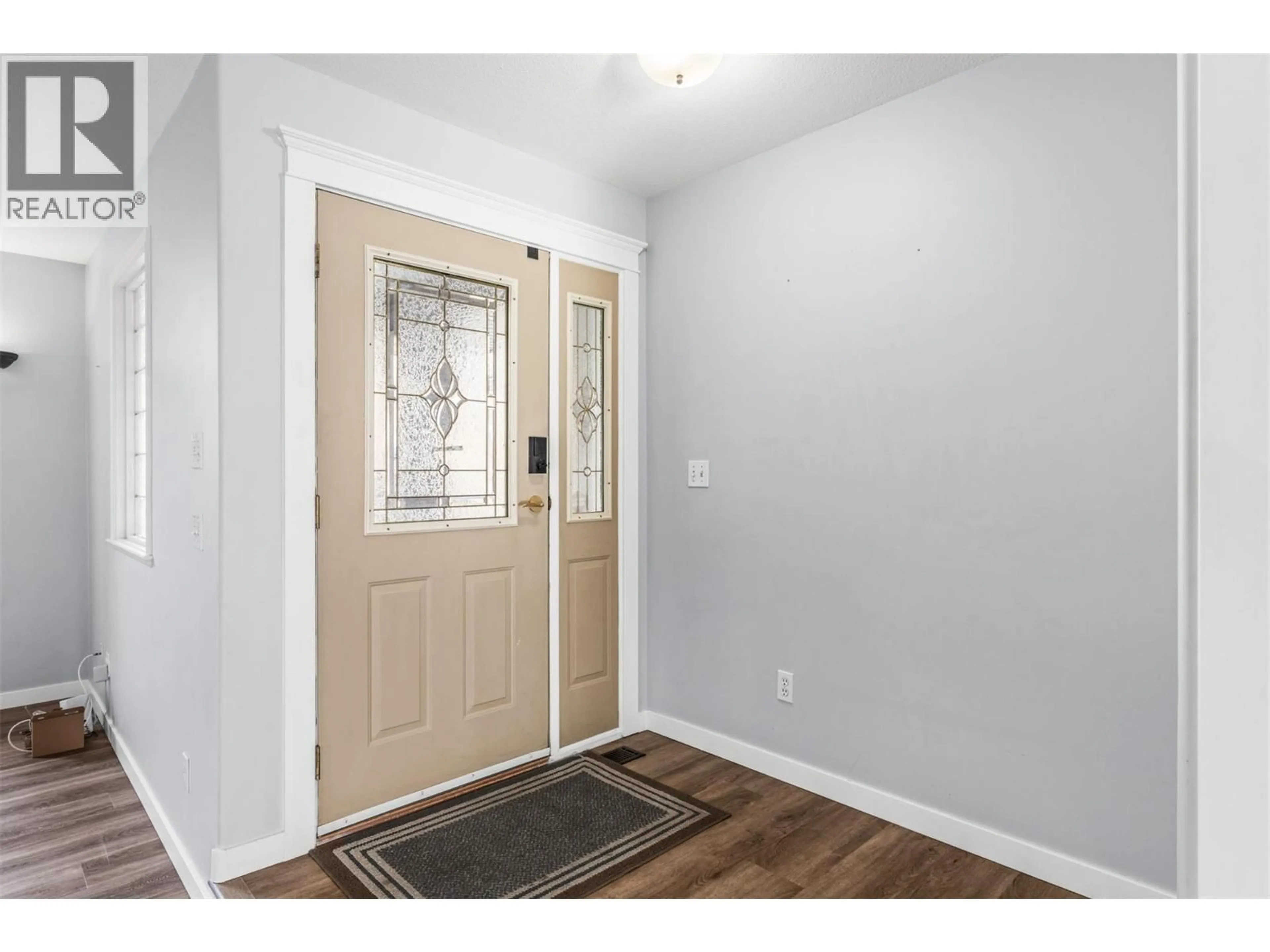 Indoor entryway for 1997 MOUNTAIN VIEW AVENUE, Lumby British Columbia V0E2G0