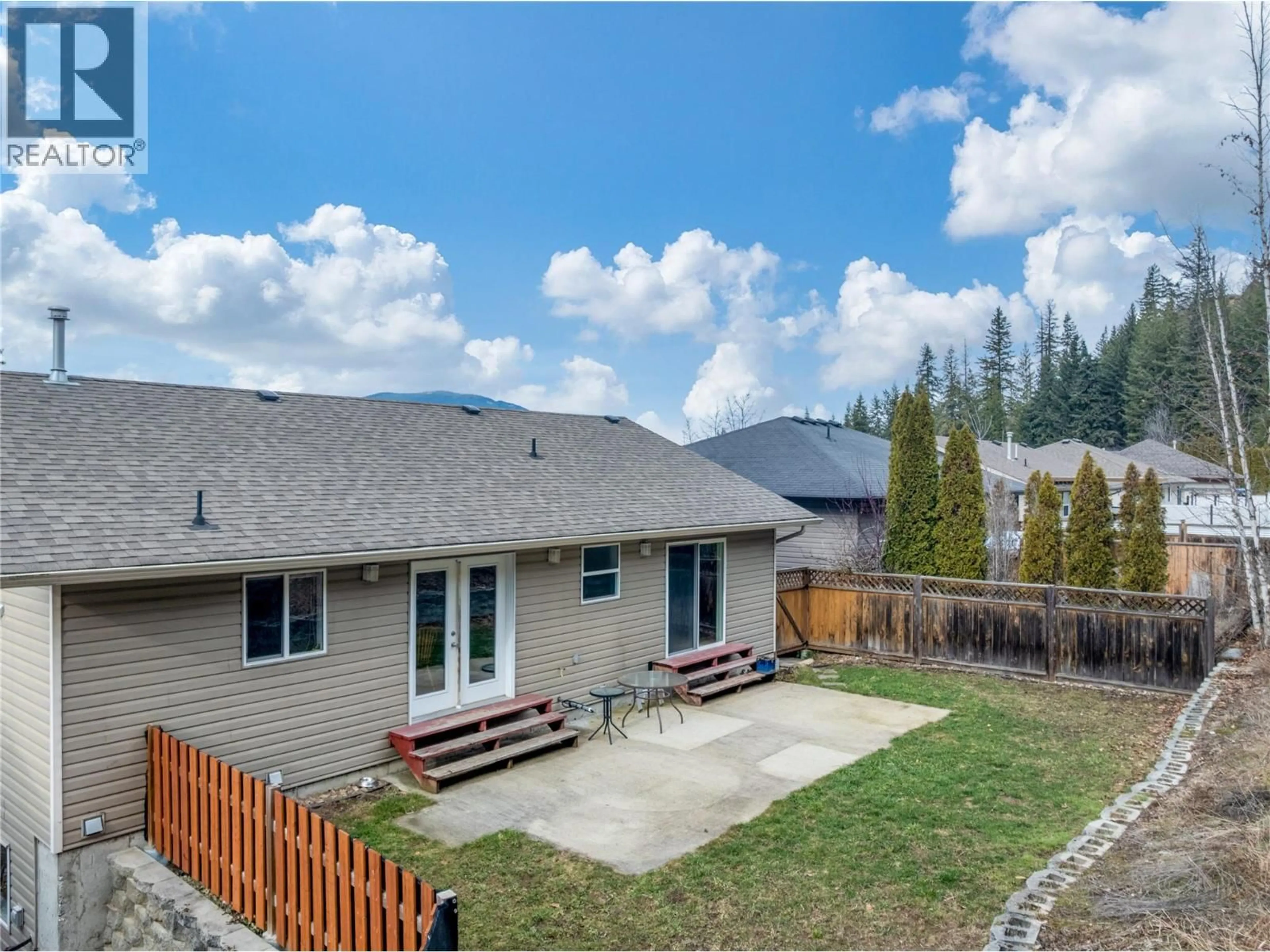 A pic from outside/outdoor area/front of a property/back of a property/a pic from drone, mountain view for 930 37 STREET SOUTHEAST, Salmon Arm British Columbia V1E3M2