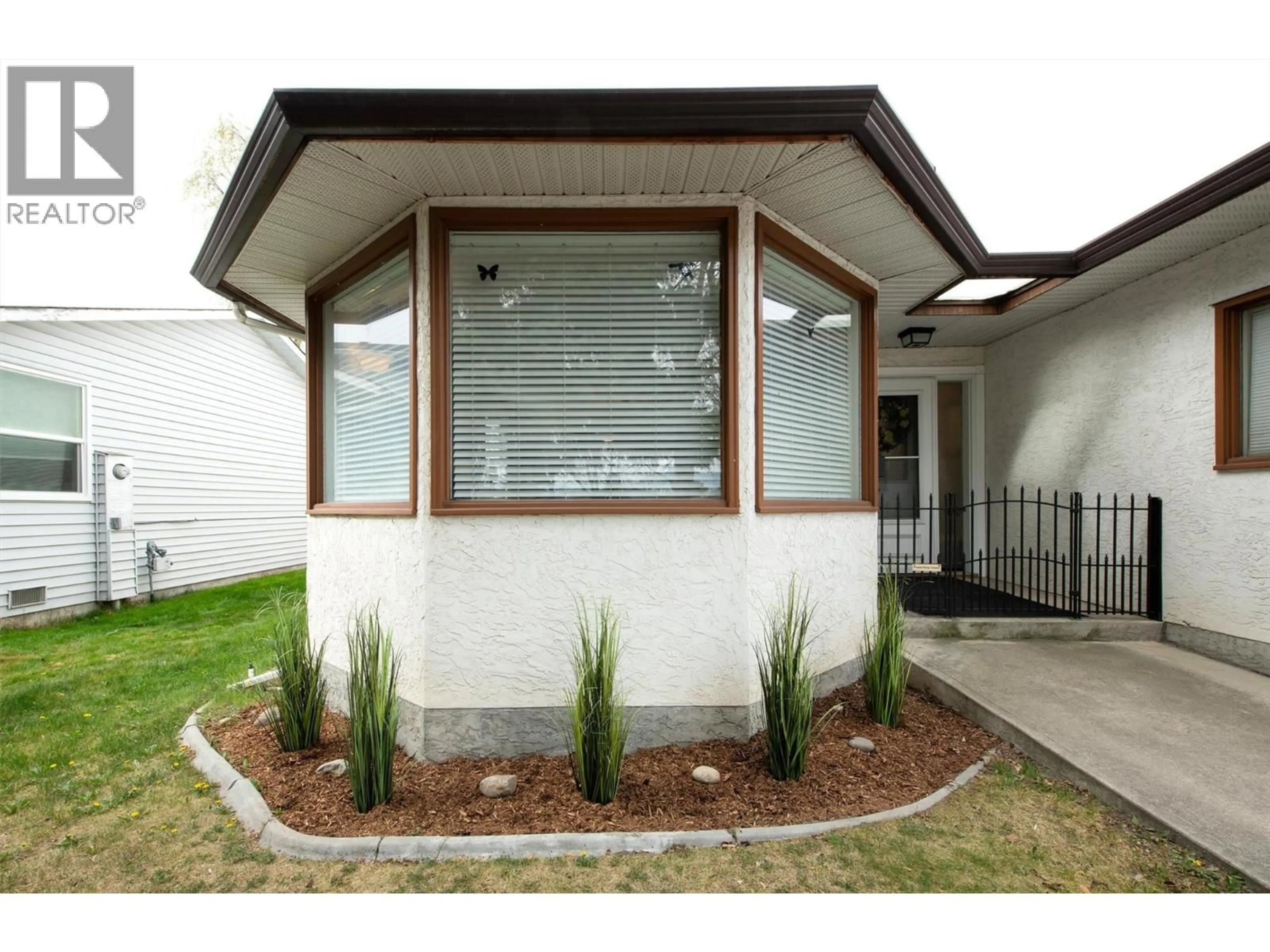 Home with vinyl exterior material, street for 2640 GORDON DRIVE, Kelowna British Columbia V1W3R2