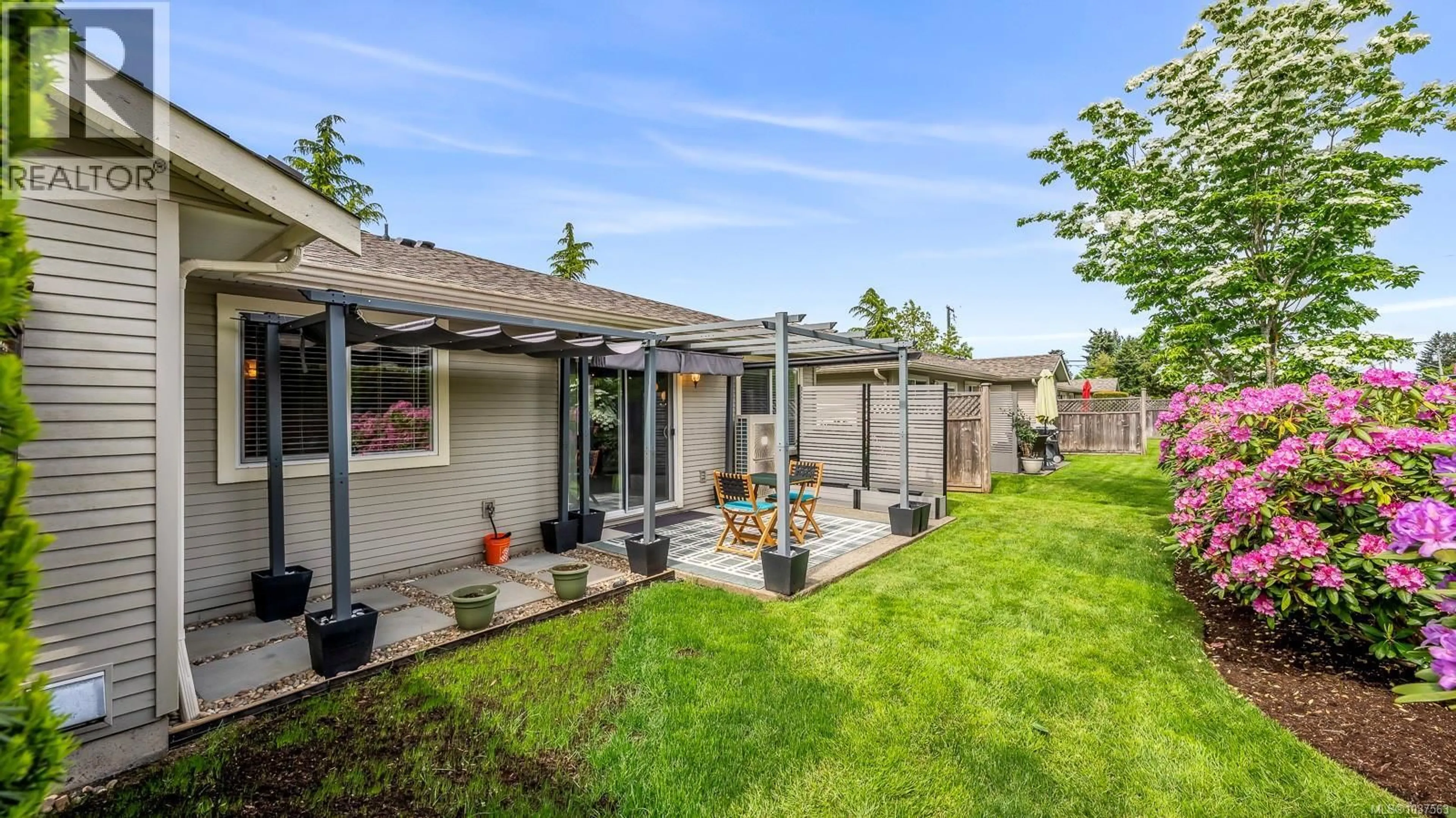 Patio, street for 5 - 1050 8TH STREET, Courtenay British Columbia V9N4A5