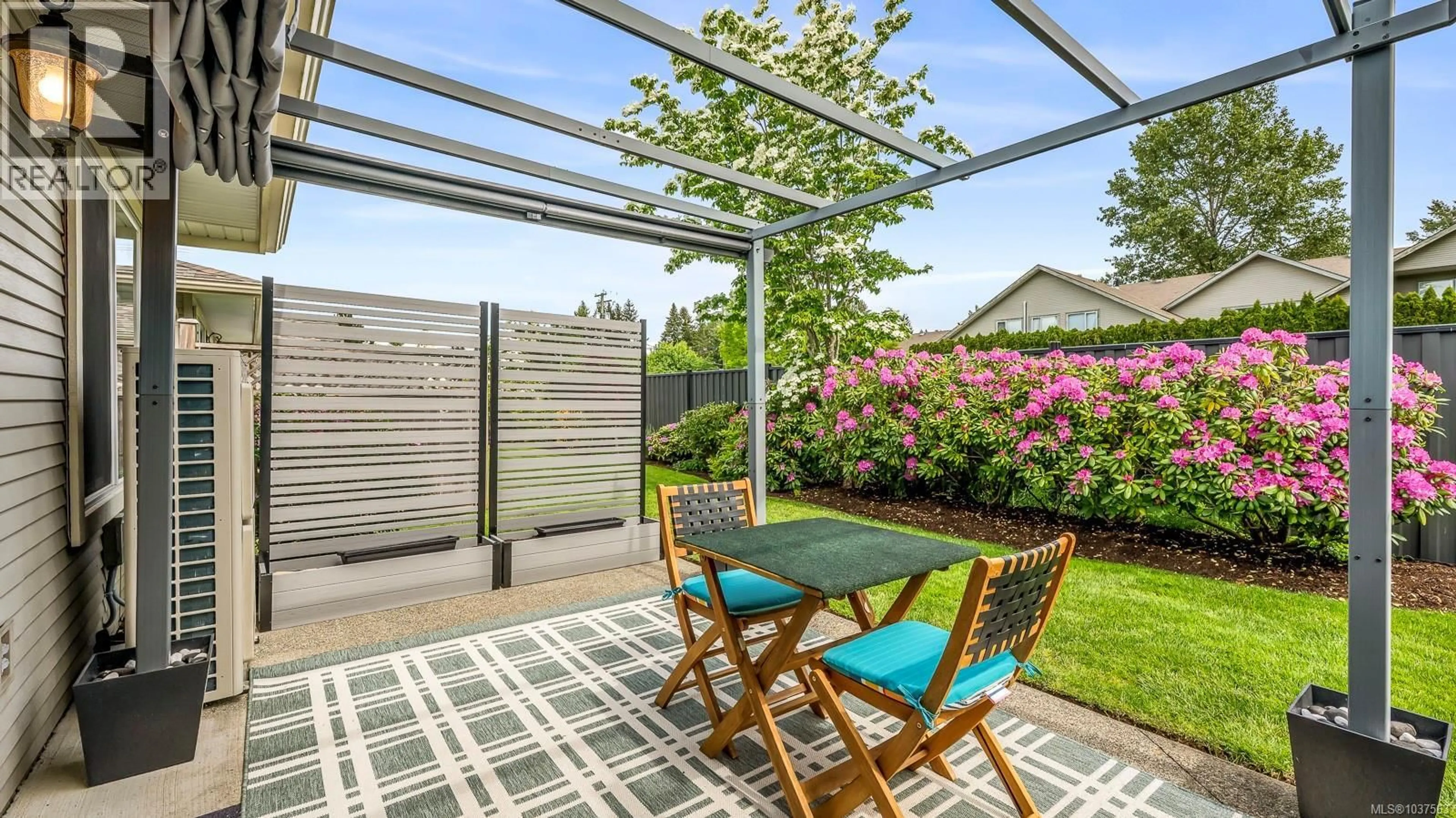 Patio, street for 5 - 1050 8TH STREET, Courtenay British Columbia V9N4A5