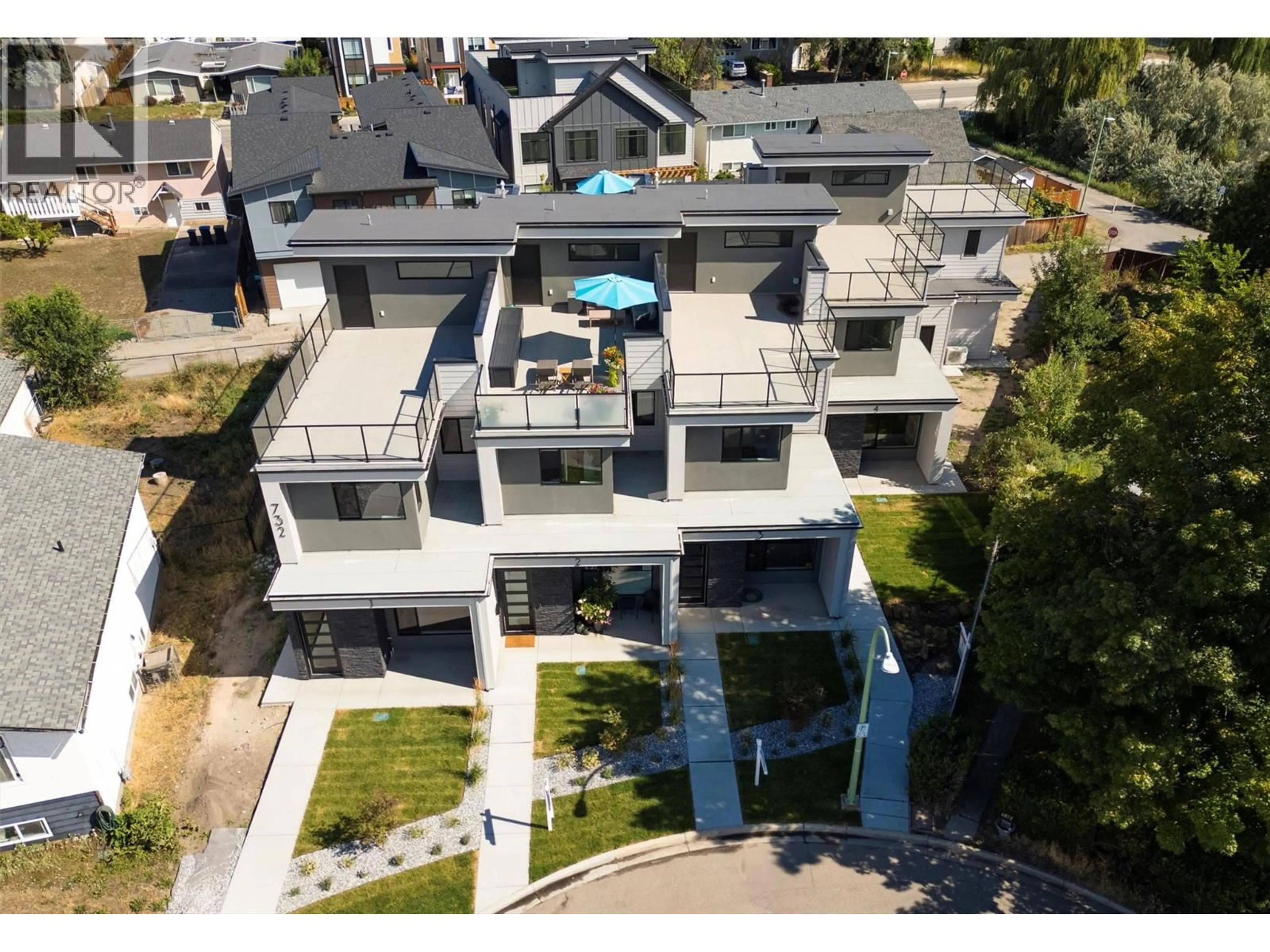A pic from outside/outdoor area/front of a property/back of a property/a pic from drone, street for 4 - 732 COOPLAND CRESCENT, Kelowna British Columbia V1Y2V1