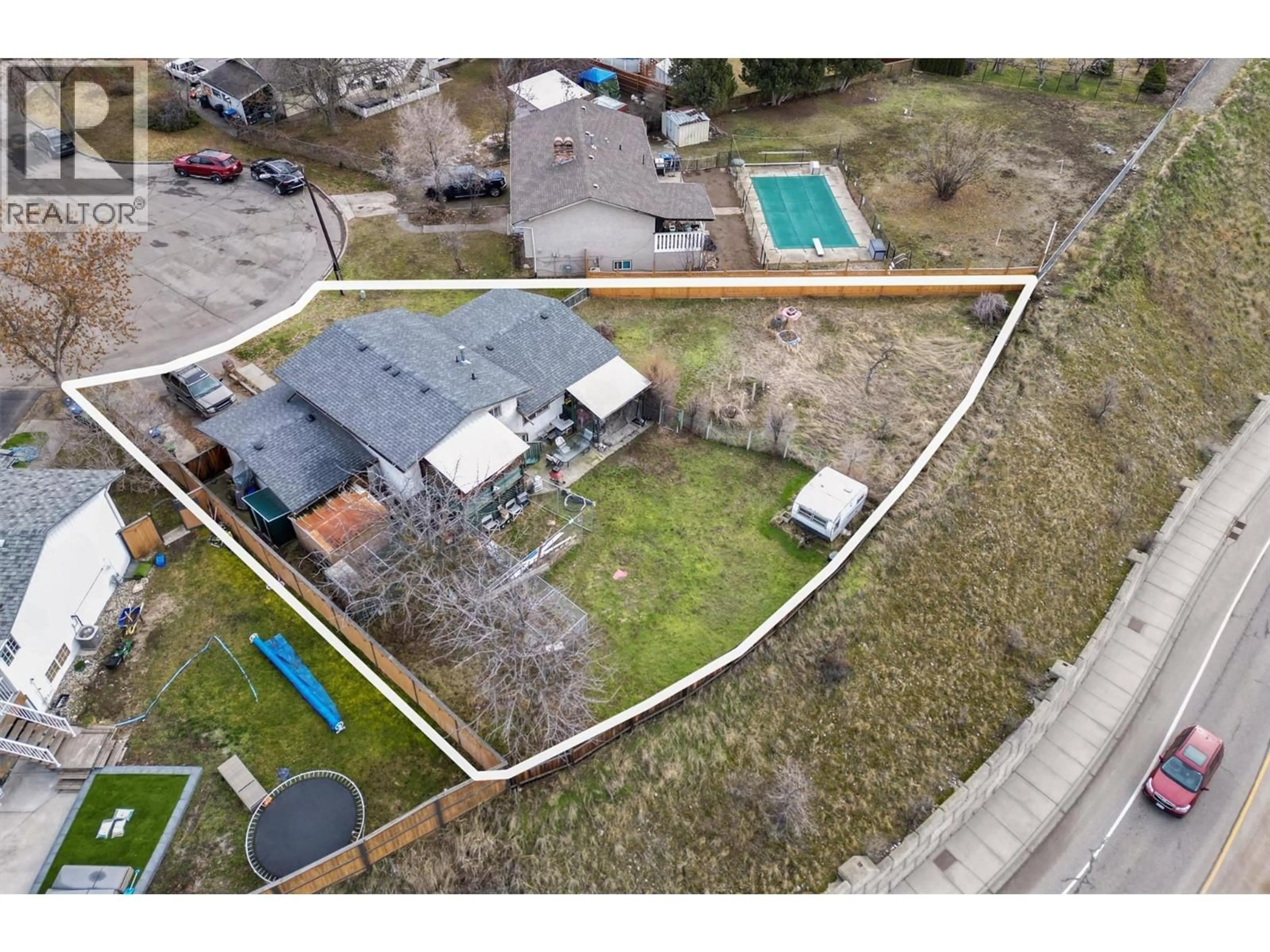 A pic from outside/outdoor area/front of a property/back of a property/a pic from drone, street for 970 TAURUS ROAD, Kelowna British Columbia V1X5G3