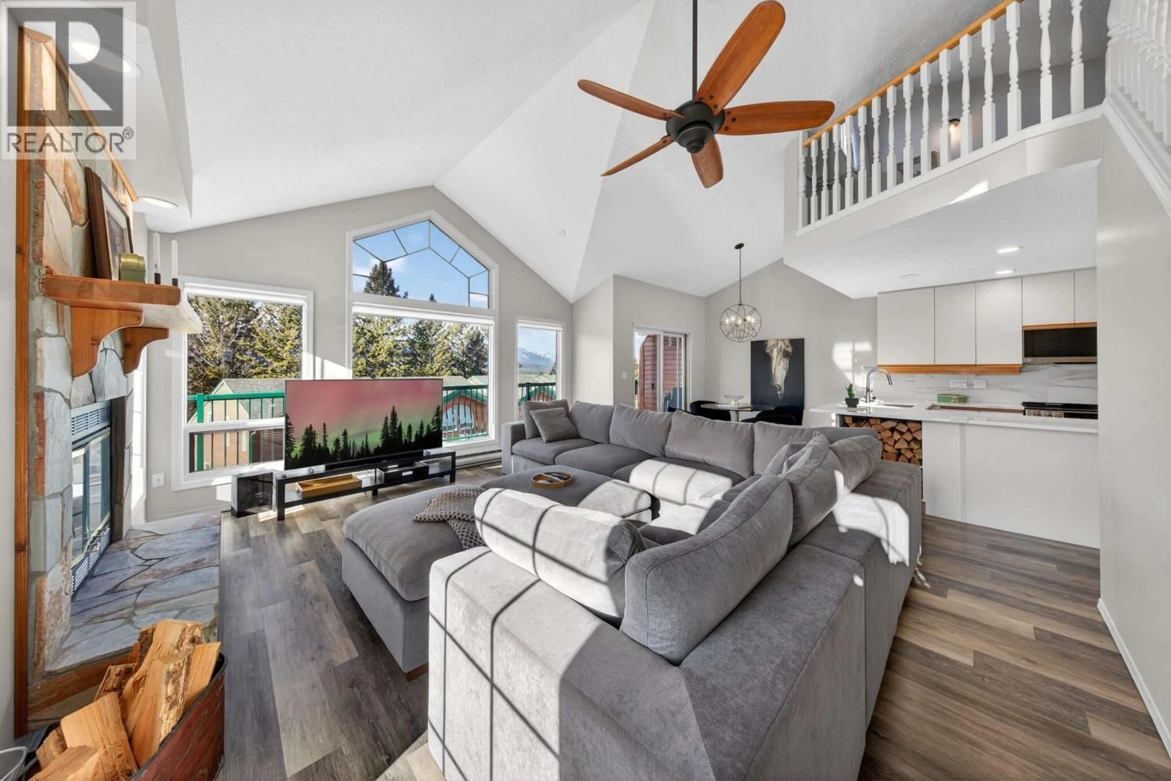 Living room with furniture, unknown for 605 - 5155 FAIRWAY DRIVE, Fairmont Hot Springs British Columbia V0B1L1