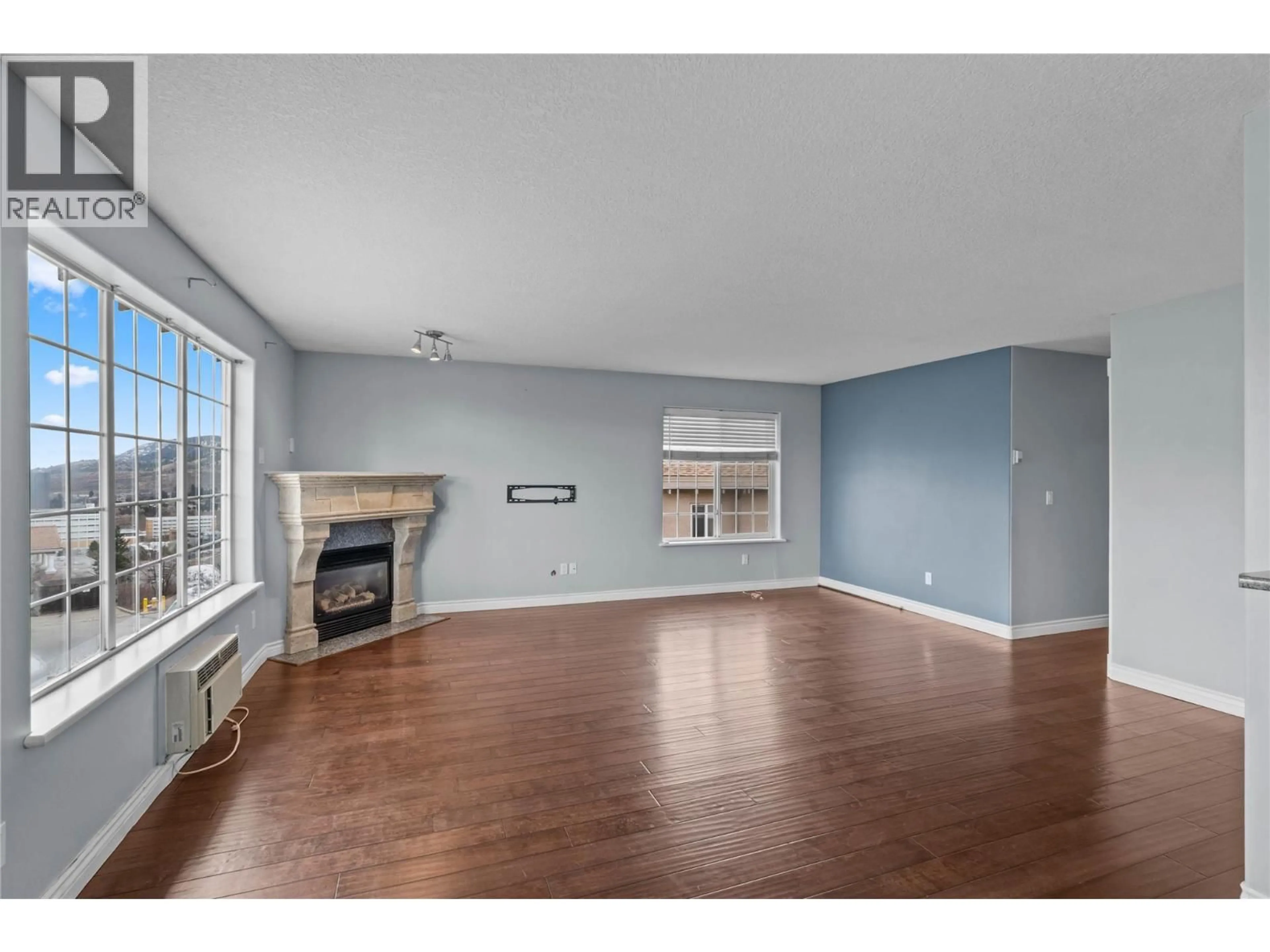 A pic of a room for 310 - 875 SAHALI TERRACE, Kamloops British Columbia V2C6W8