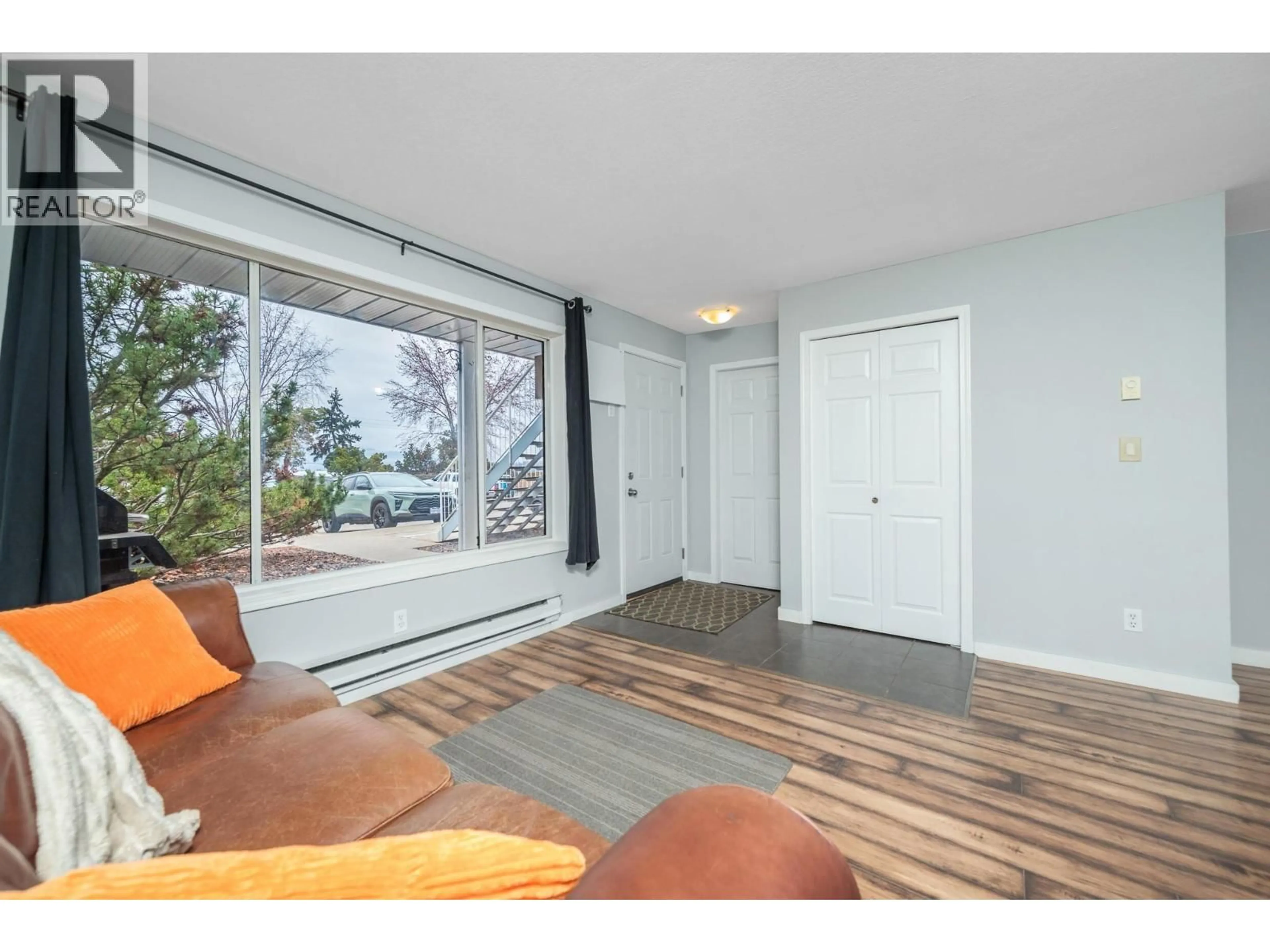 Living room with furniture, wood/laminate floor for 109 - 1047 MIDDLETON WAY, Vernon British Columbia V1B2N3