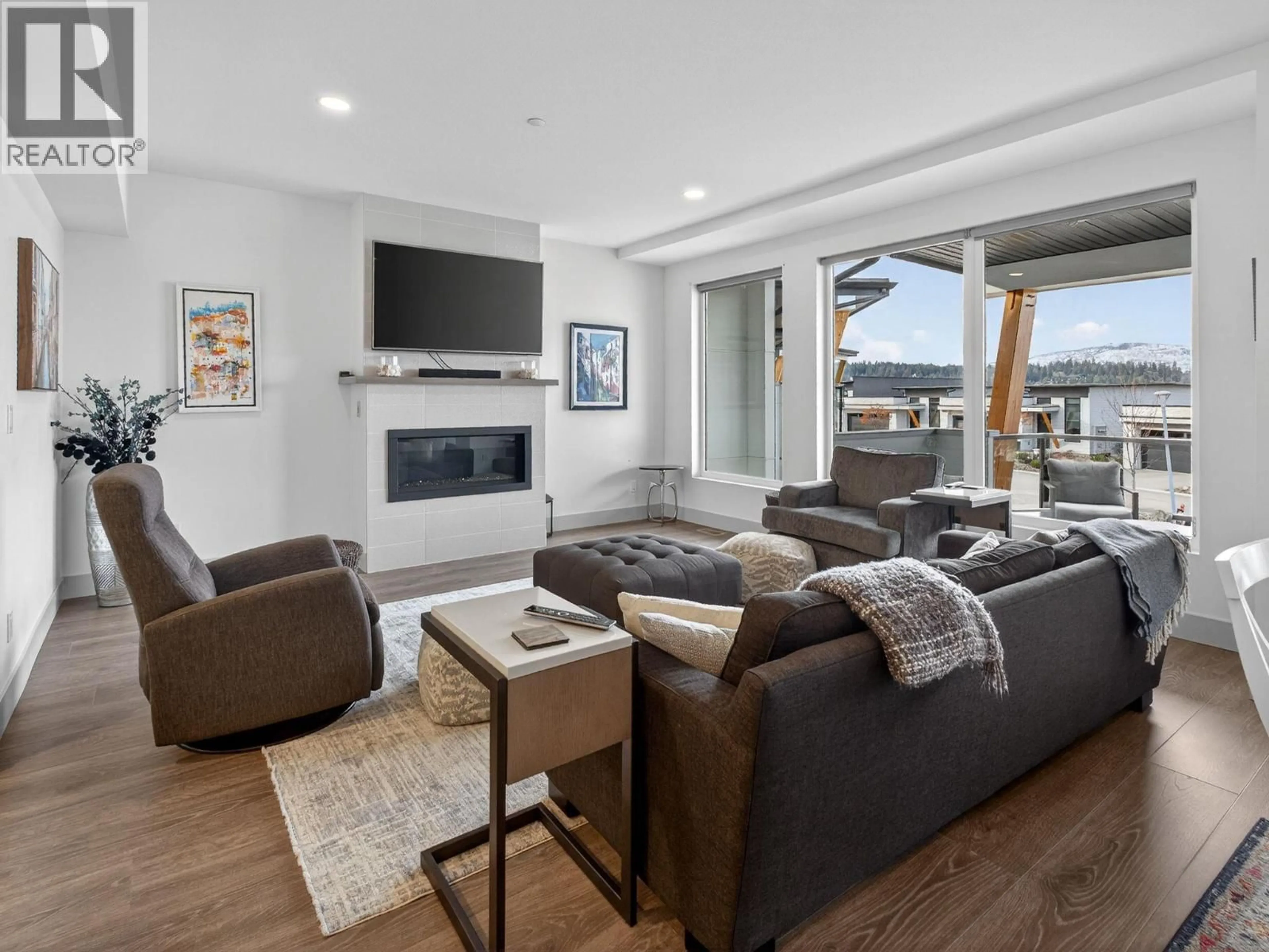 Living room with furniture, wood/laminate floor for 6 - 269 DIAMOND WAY, Vernon British Columbia V1H0A3