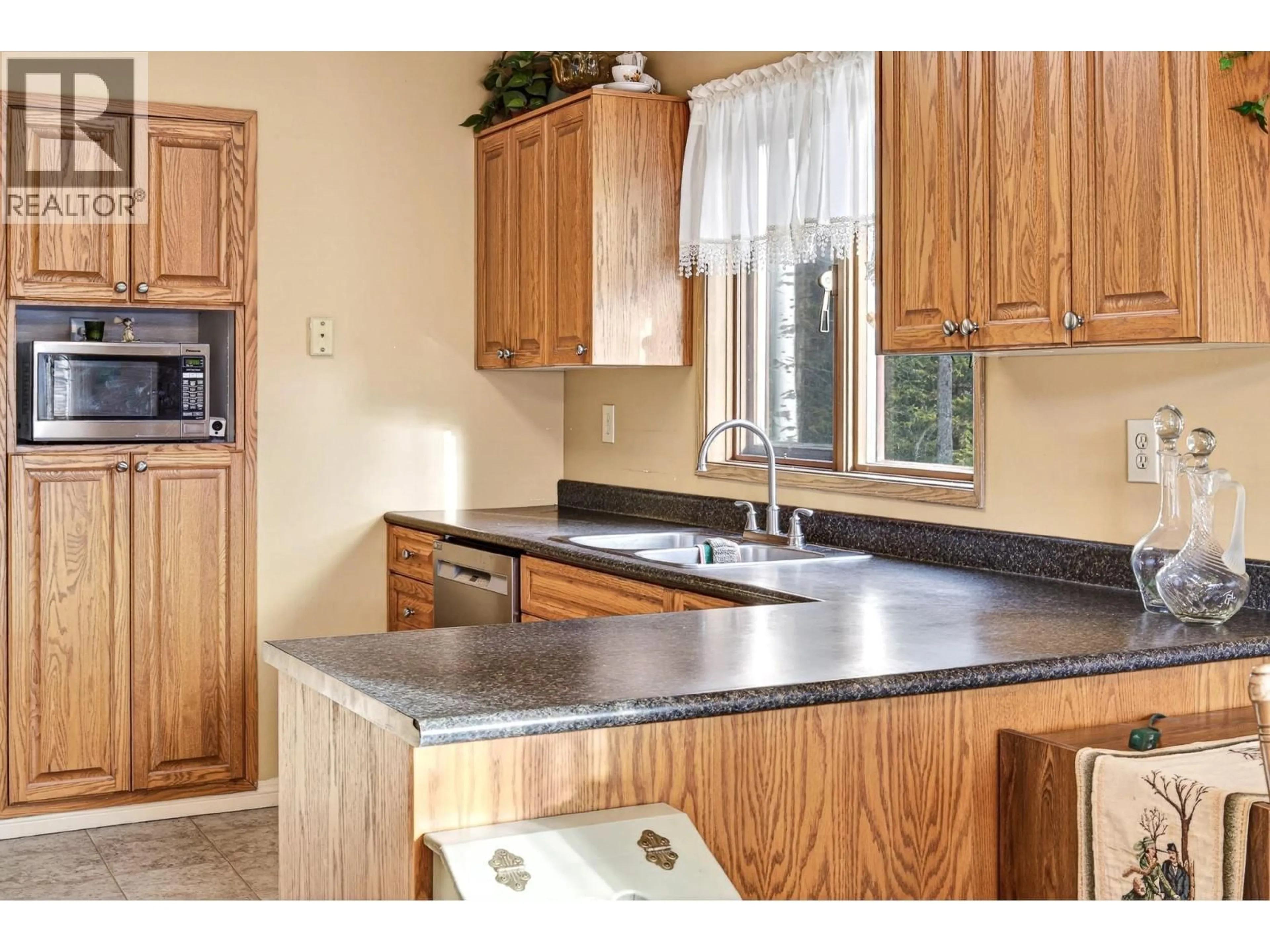 Standard kitchen, unknown for 1329 CYPRESS DRIVE, Sparwood British Columbia V0B2G2