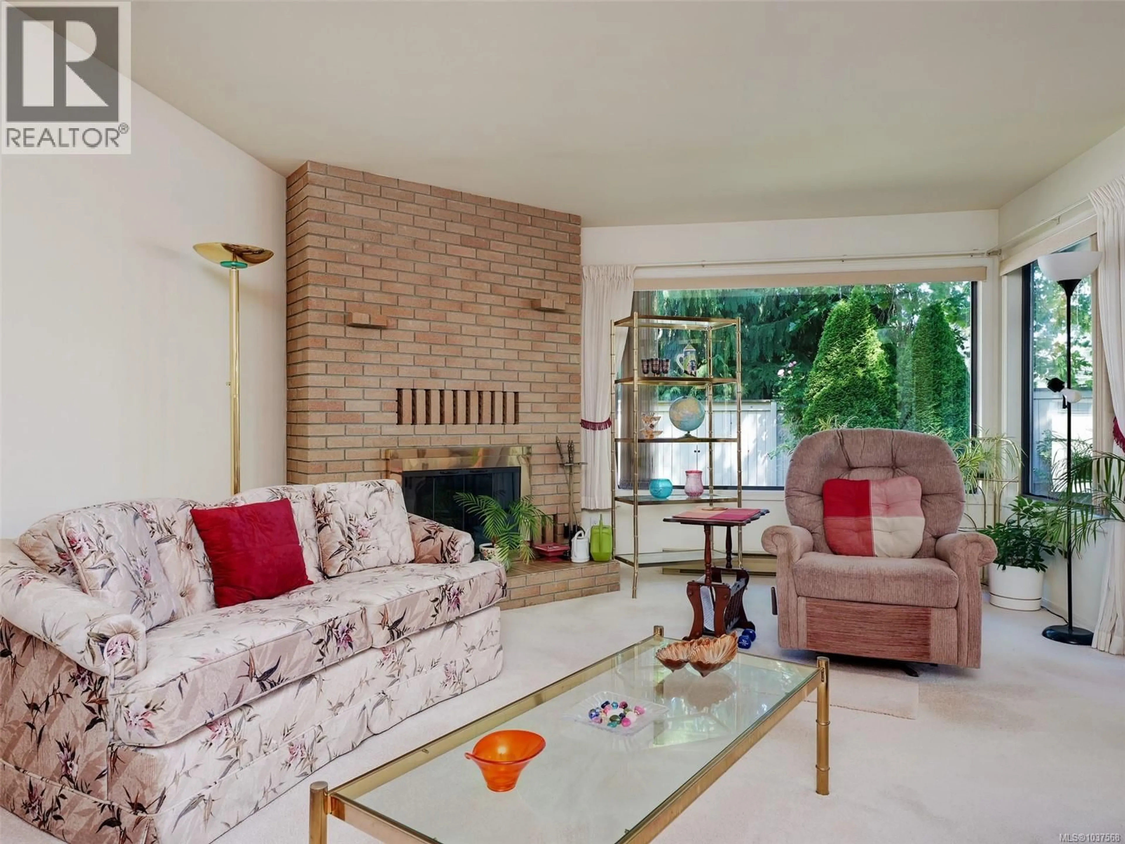 Living room with furniture, unknown for 2 - 1309 MCKENZIE AVENUE, Saanich British Columbia V8P2M1