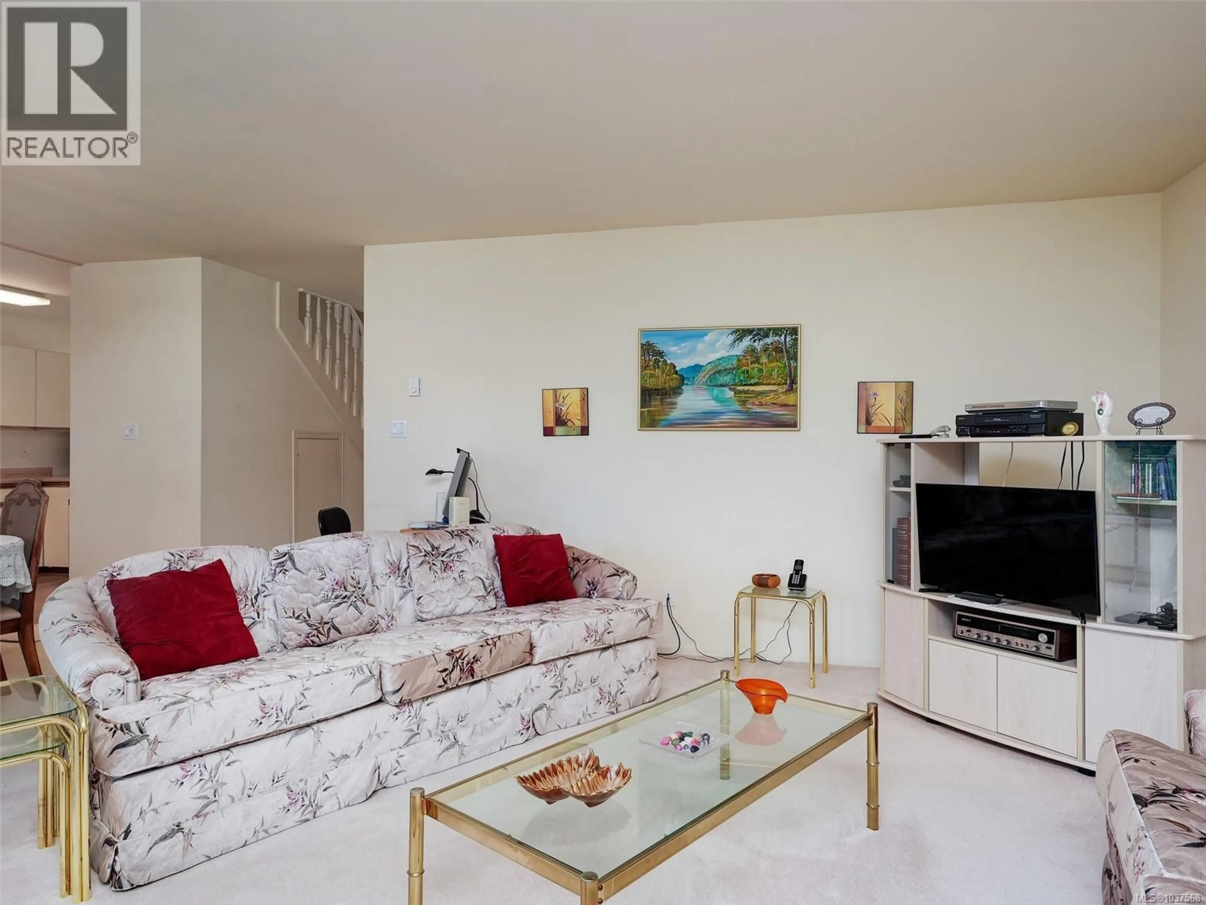 Living room with furniture, unknown for 2 - 1309 MCKENZIE AVENUE, Saanich British Columbia V8P2M1