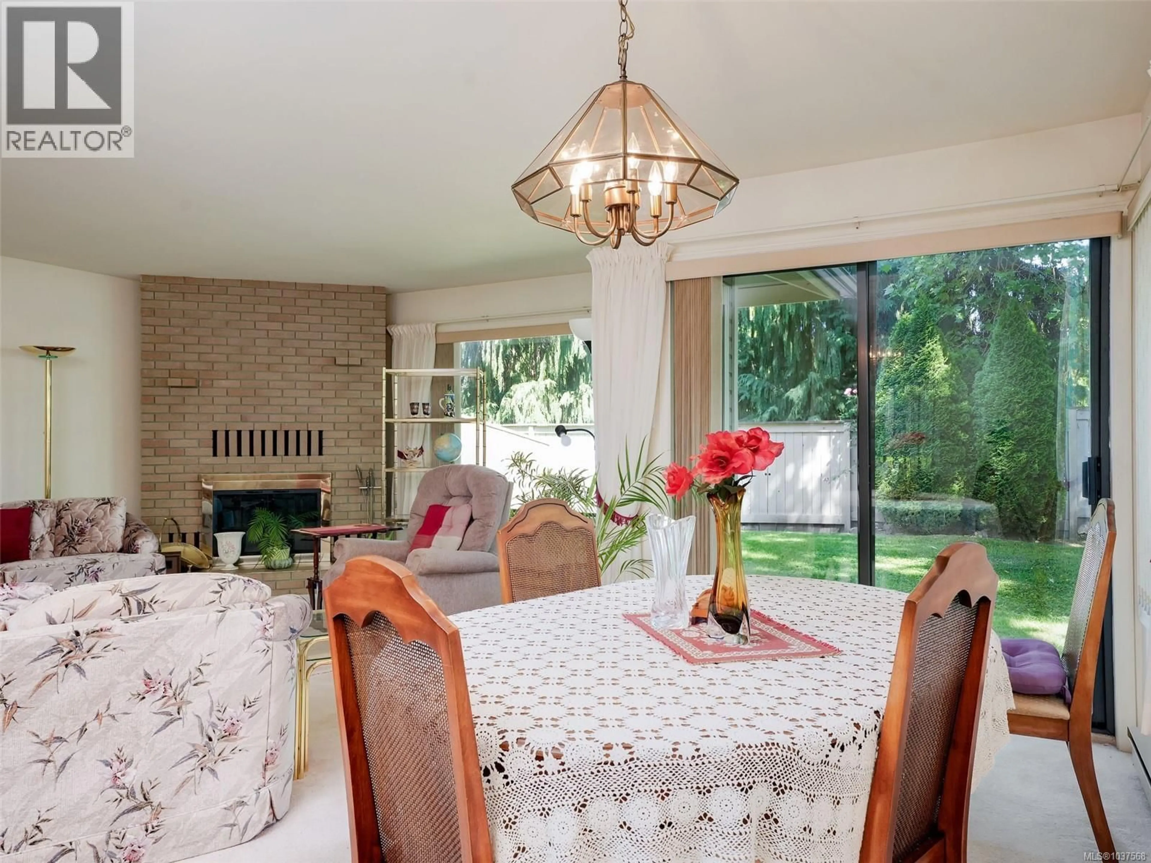 Dining room, ceramic/tile floor for 2 - 1309 MCKENZIE AVENUE, Saanich British Columbia V8P2M1