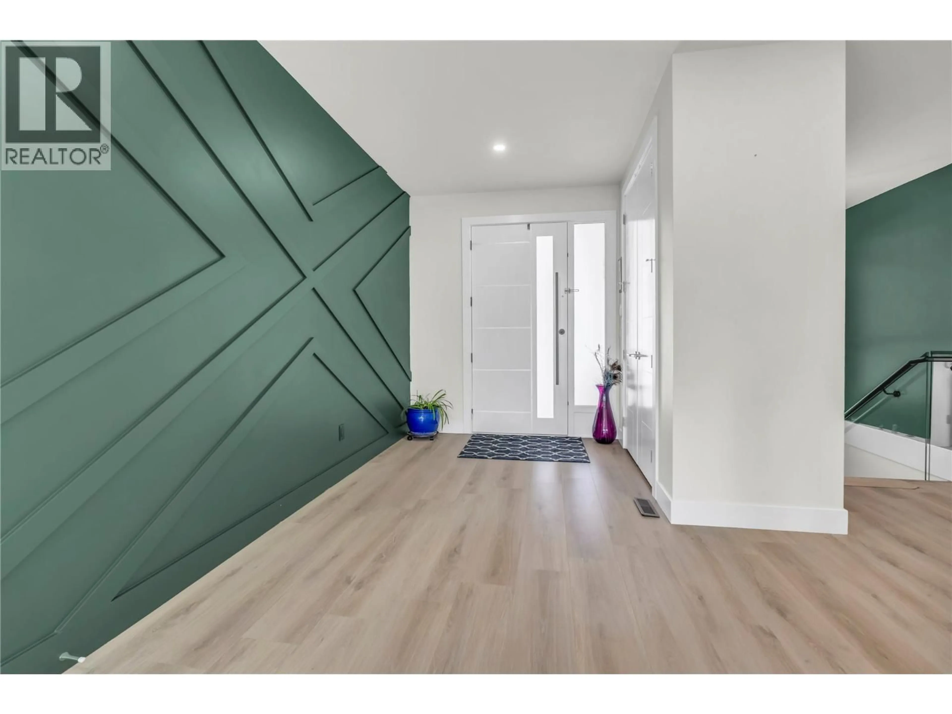 Indoor entryway for 2719 HAWTHORN DRIVE, Penticton British Columbia V2A9A9