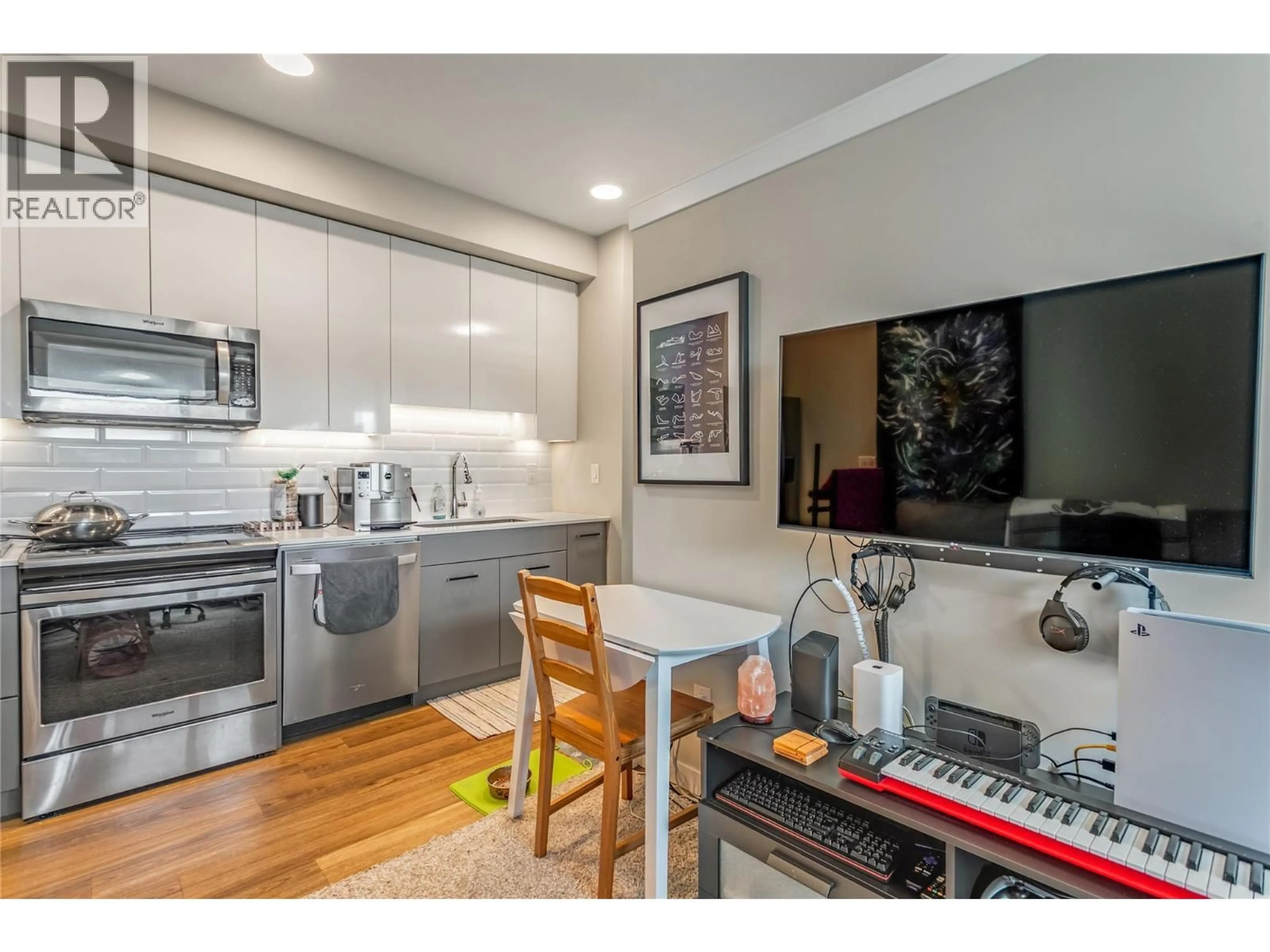 Open concept kitchen, unknown for 515 - 722 VALLEY ROAD, Kelowna British Columbia V1V2E6