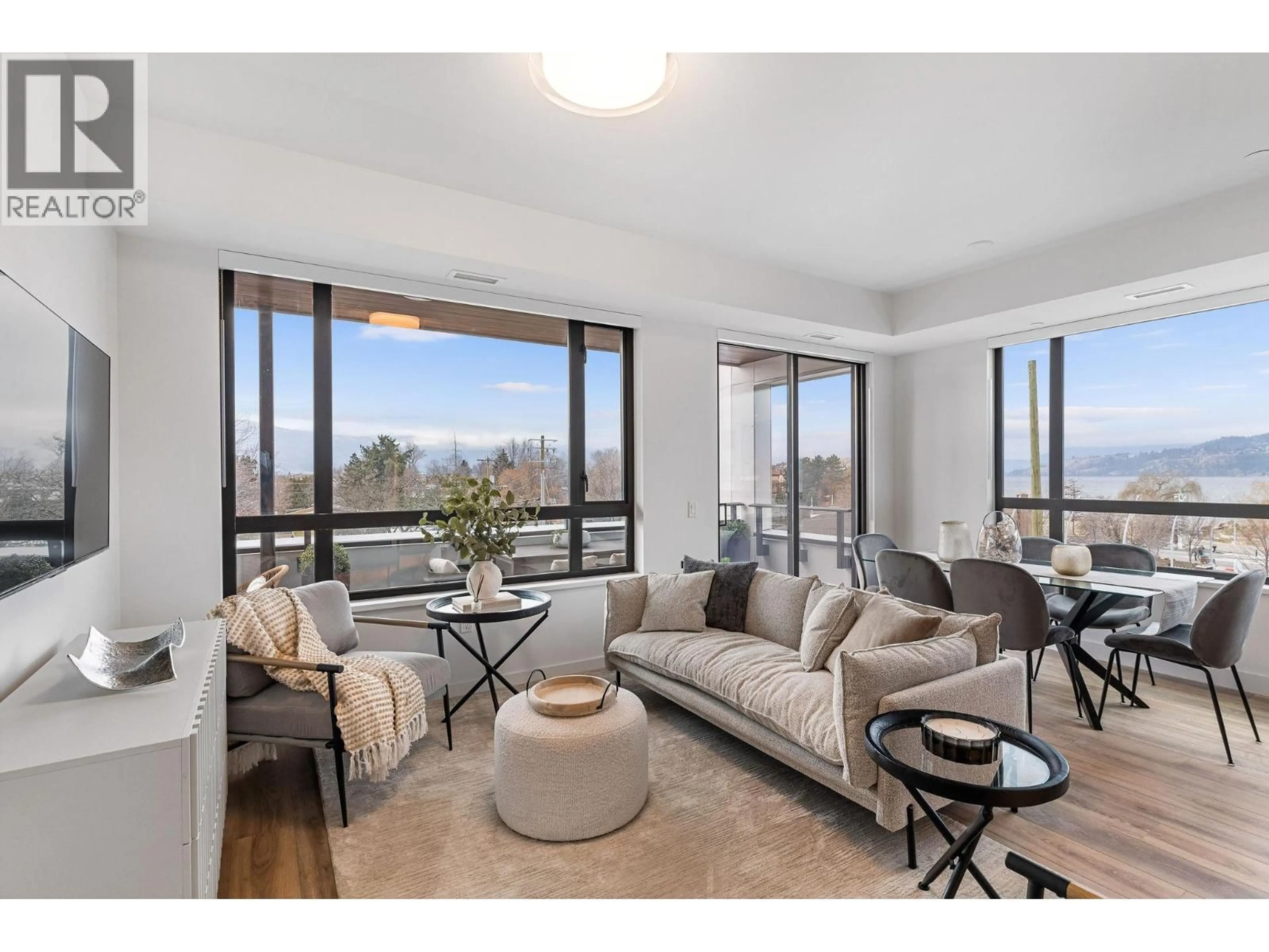 Living room with furniture, unknown for 311 - 3051 ABBOTT STREET, Kelowna British Columbia V1Y0P1