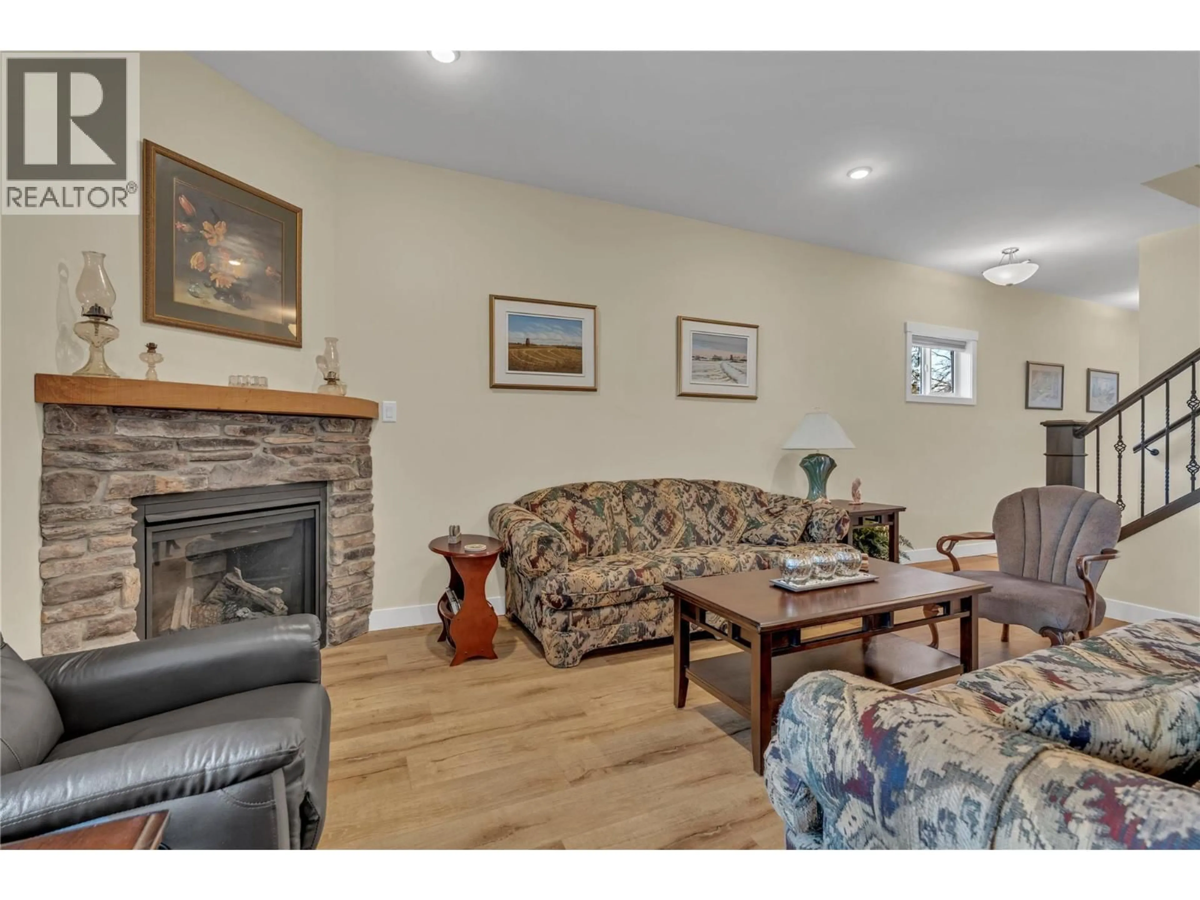 Living room with furniture, unknown for 1011 DYNES AVENUE, Penticton British Columbia V2A1E9