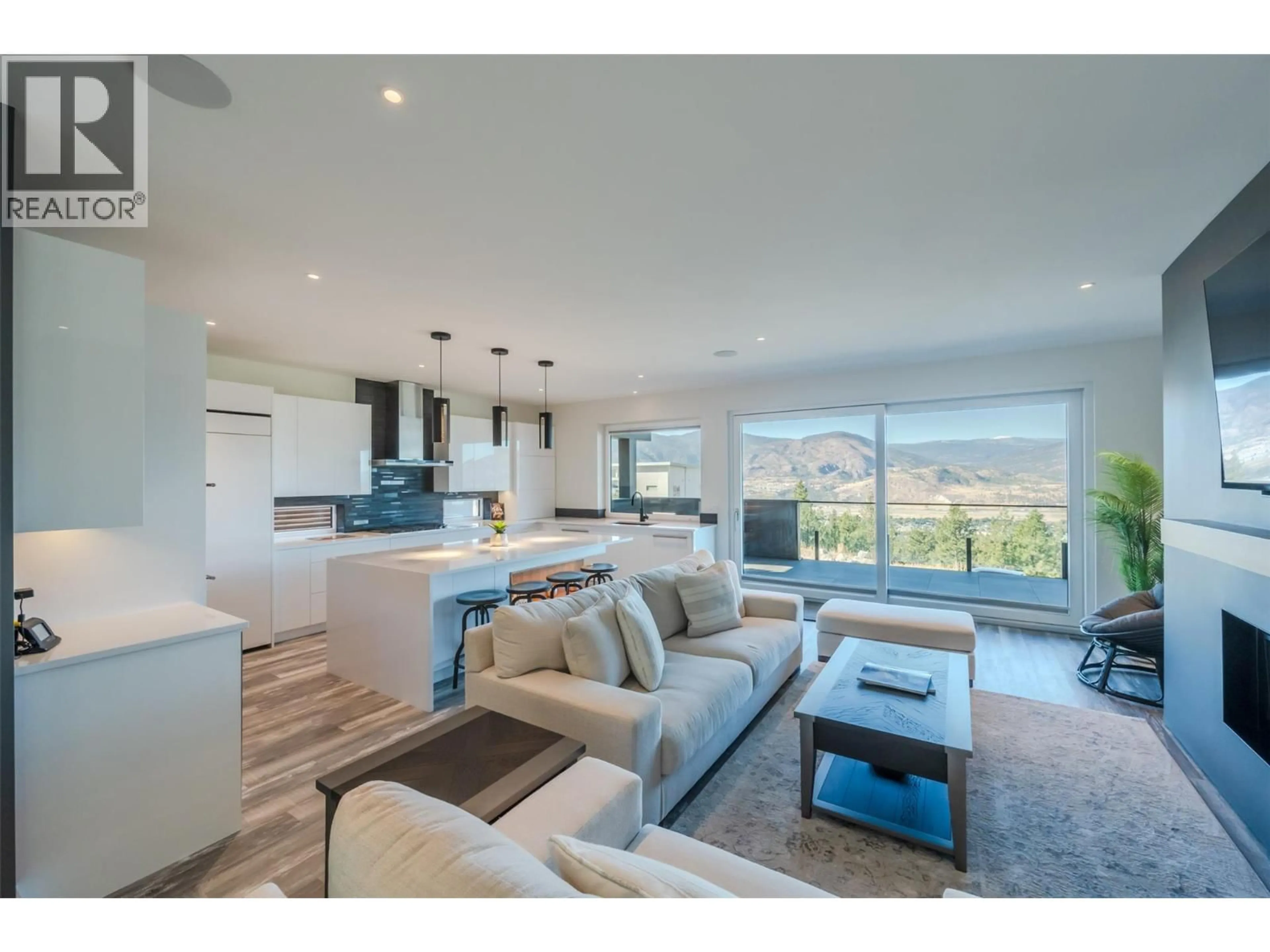 Open concept kitchen, unknown for 2776 HAWTHORN DRIVE, Penticton British Columbia V2A0C2