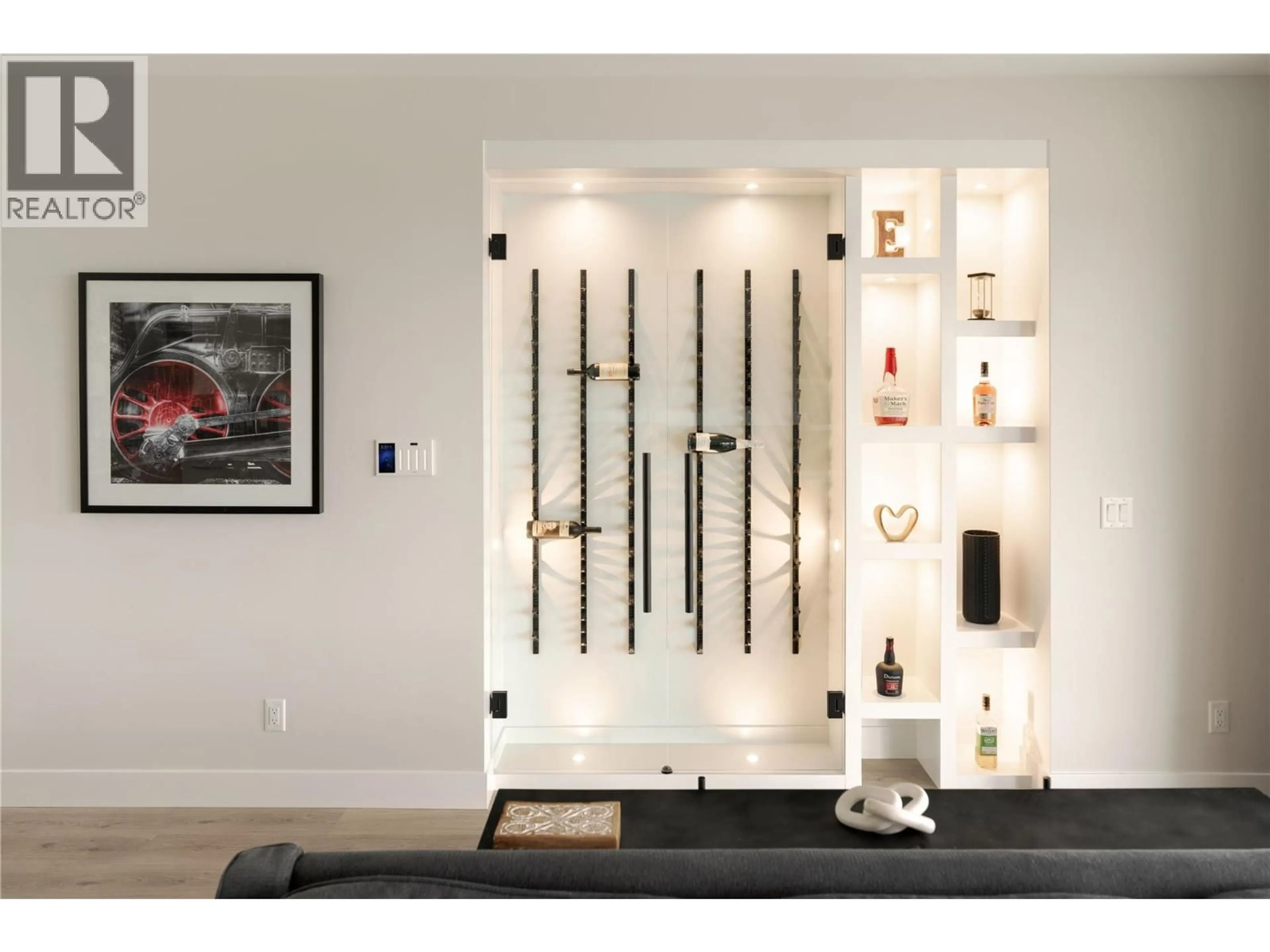 Indoor entryway for 1131 COLLINSON COURT, Kelowna British Columbia V1W0C3