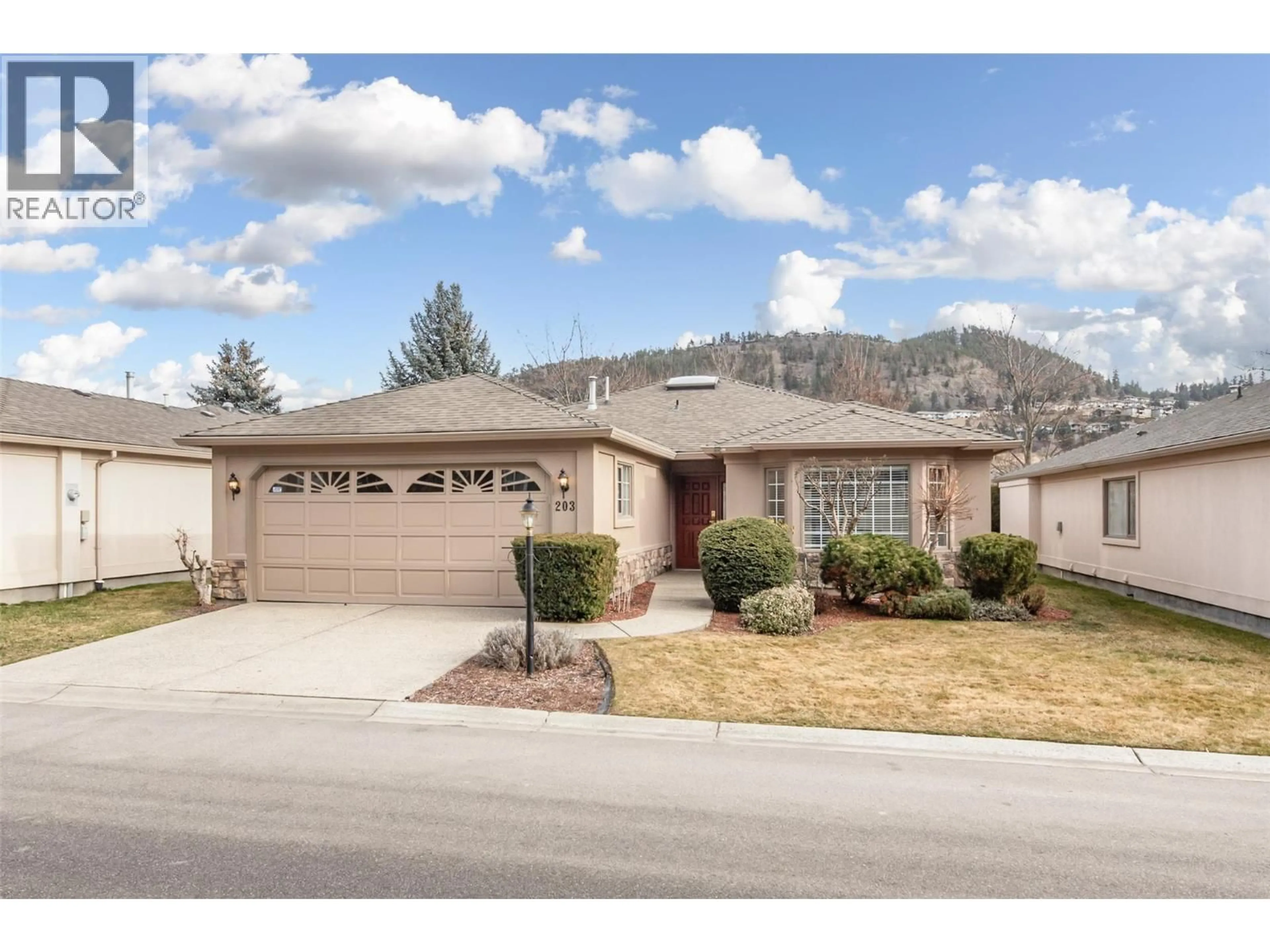 Home with vinyl exterior material, street for 203 - 595 YATES ROAD, Kelowna British Columbia V1V1P8