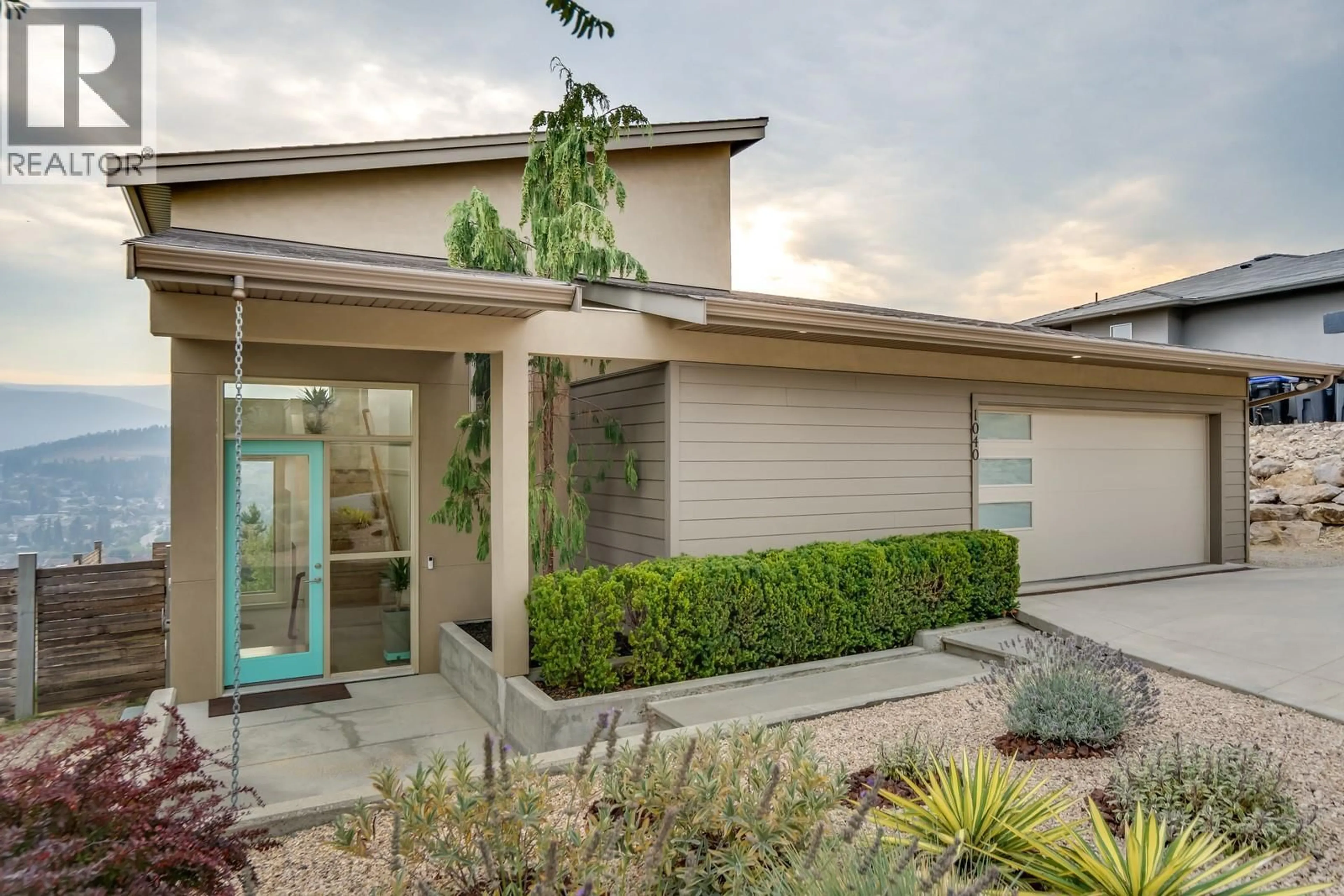 Home with vinyl exterior material, street for 1040 HENDERSON DRIVE, Kelowna British Columbia V1P1S5