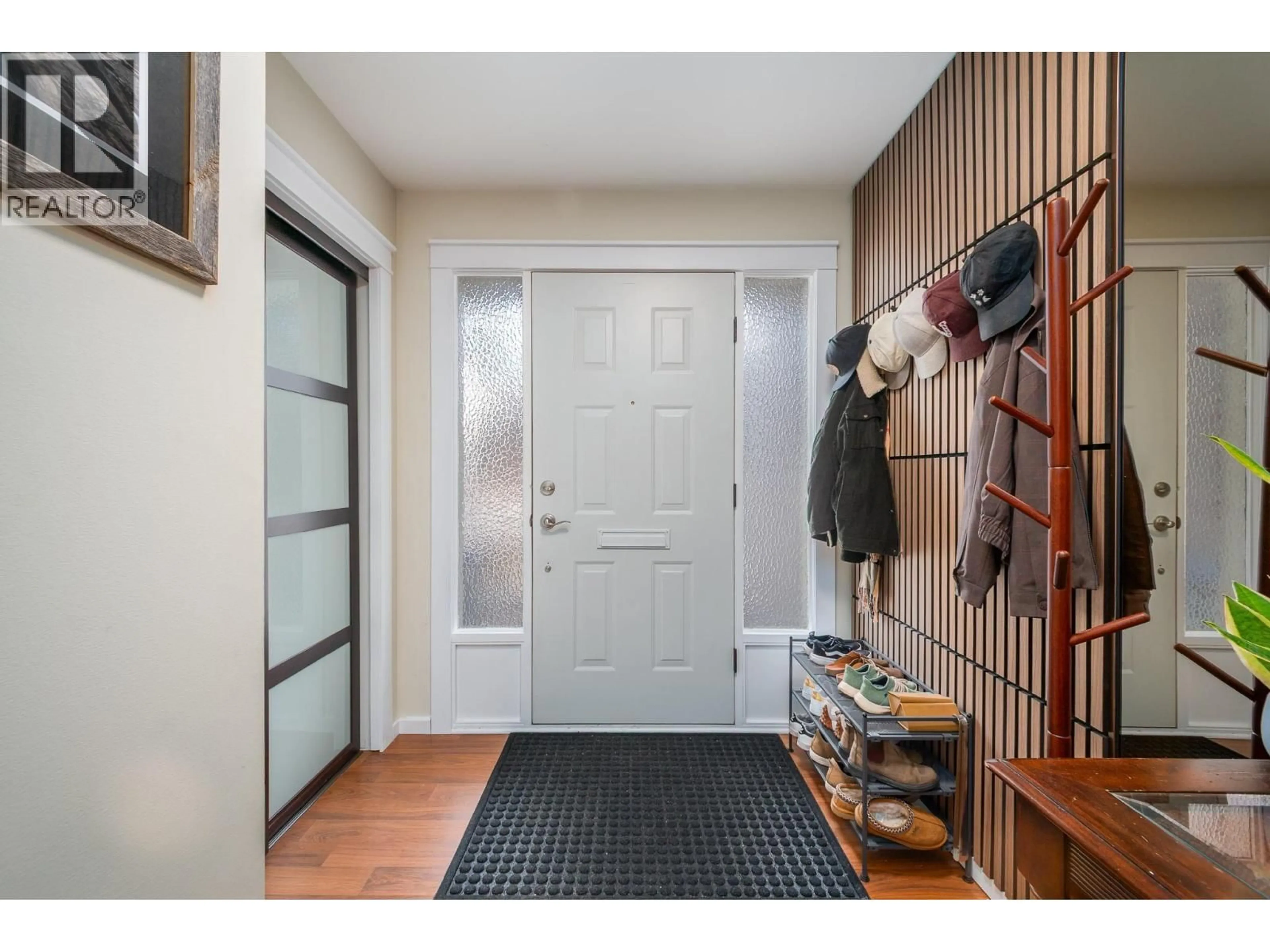 Indoor entryway for 1686 THAYER COURT, Kelowna British Columbia V1Y8M2