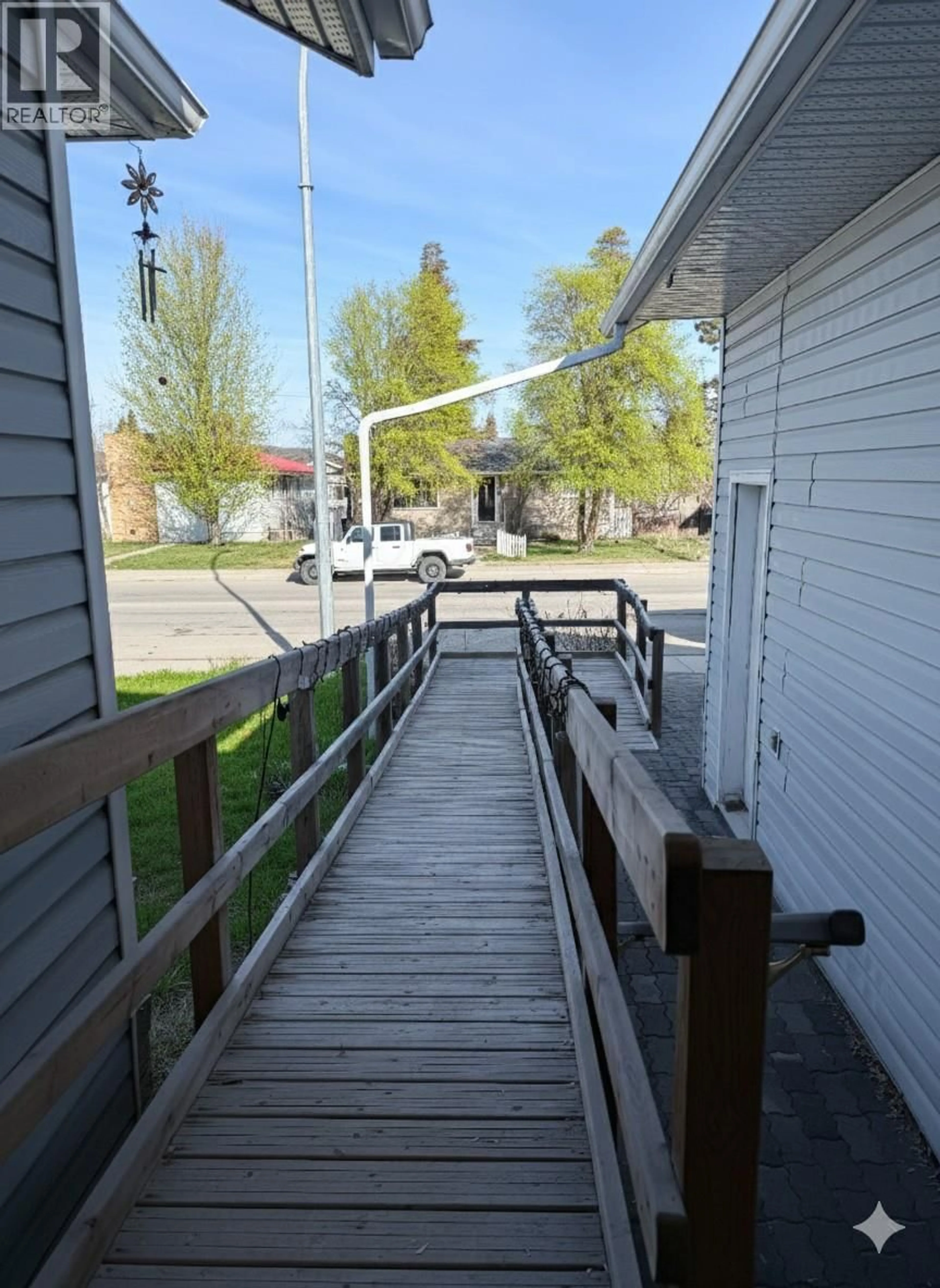 Patio, street for 705 11TH STREET SOUTH, Cranbrook British Columbia V1C5J8