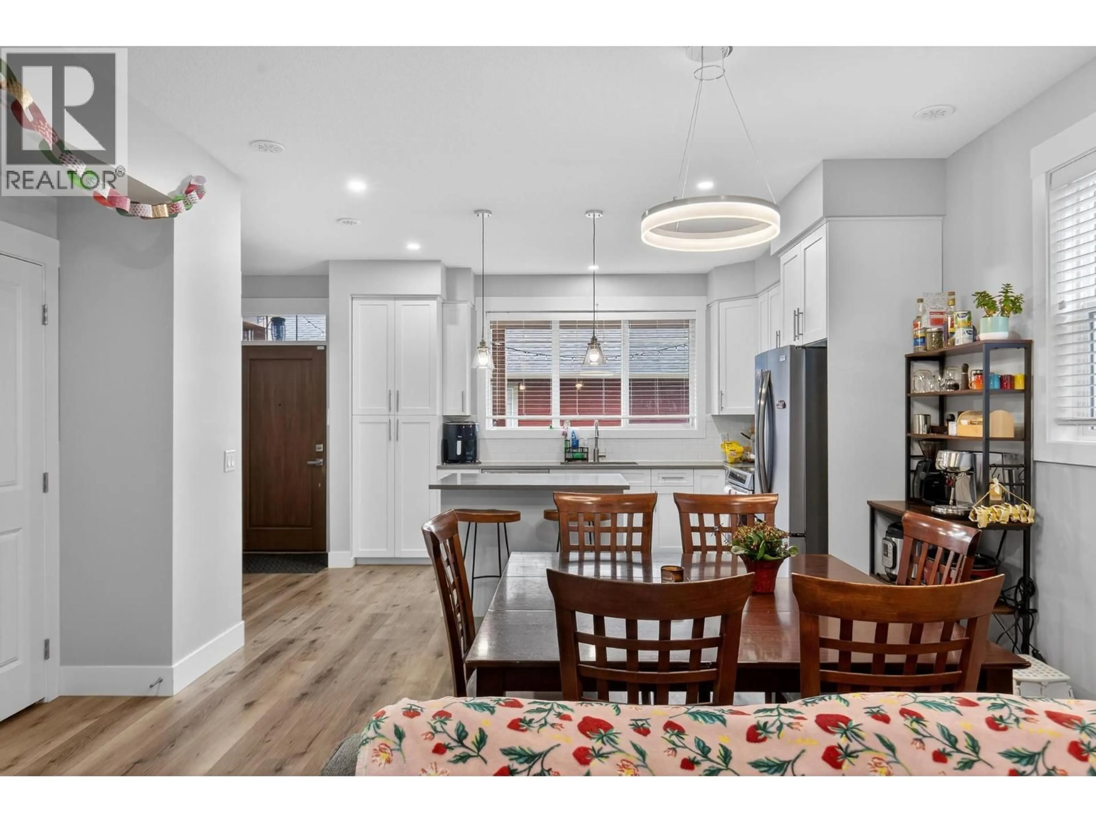 Open concept kitchen, unknown for 1930 ETHEL STREET, Kelowna British Columbia V1Y2Z5