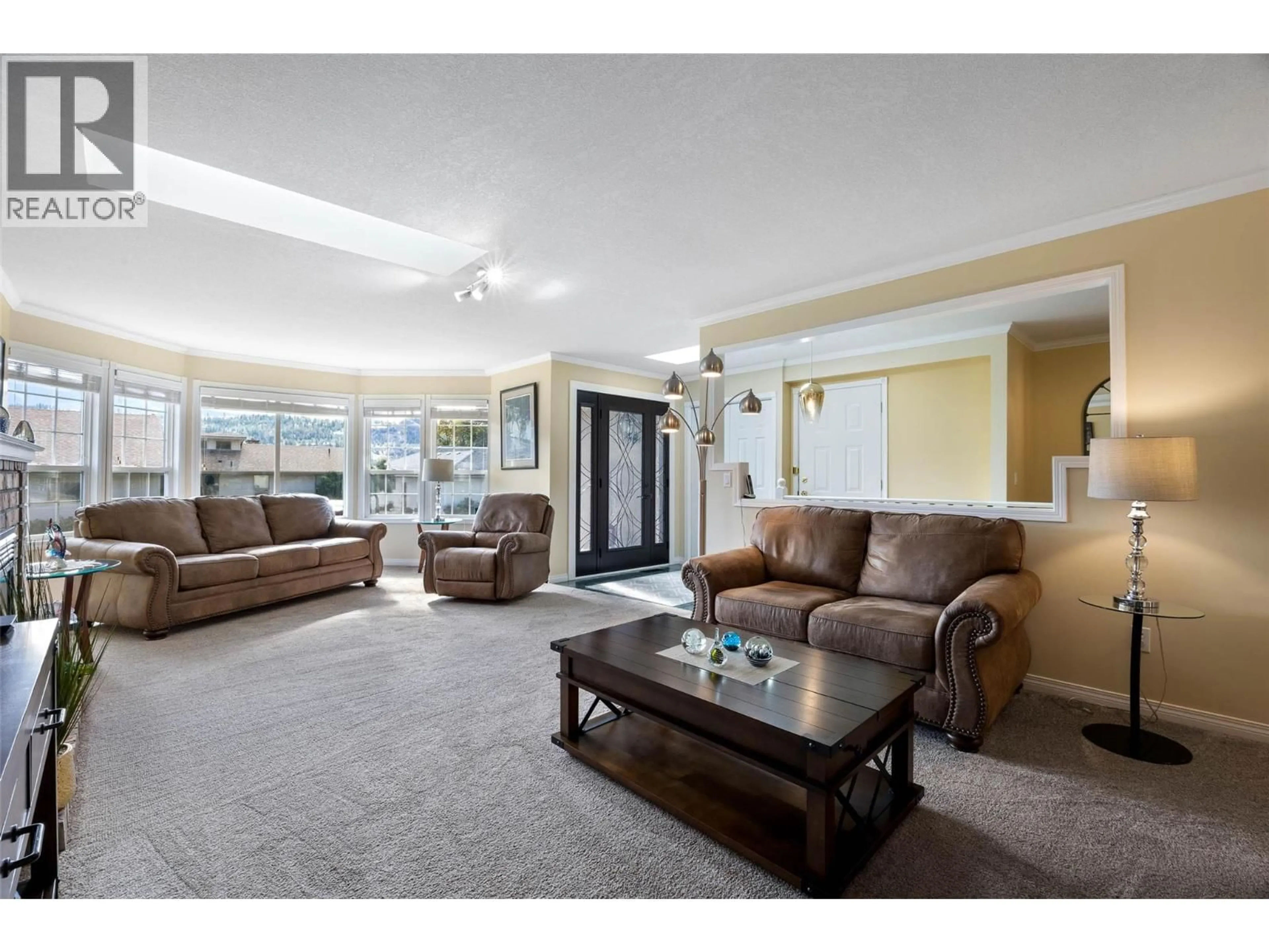 Living room with furniture, unknown for 3577 NAVATANEE DRIVE, Kamloops British Columbia V2H1S1