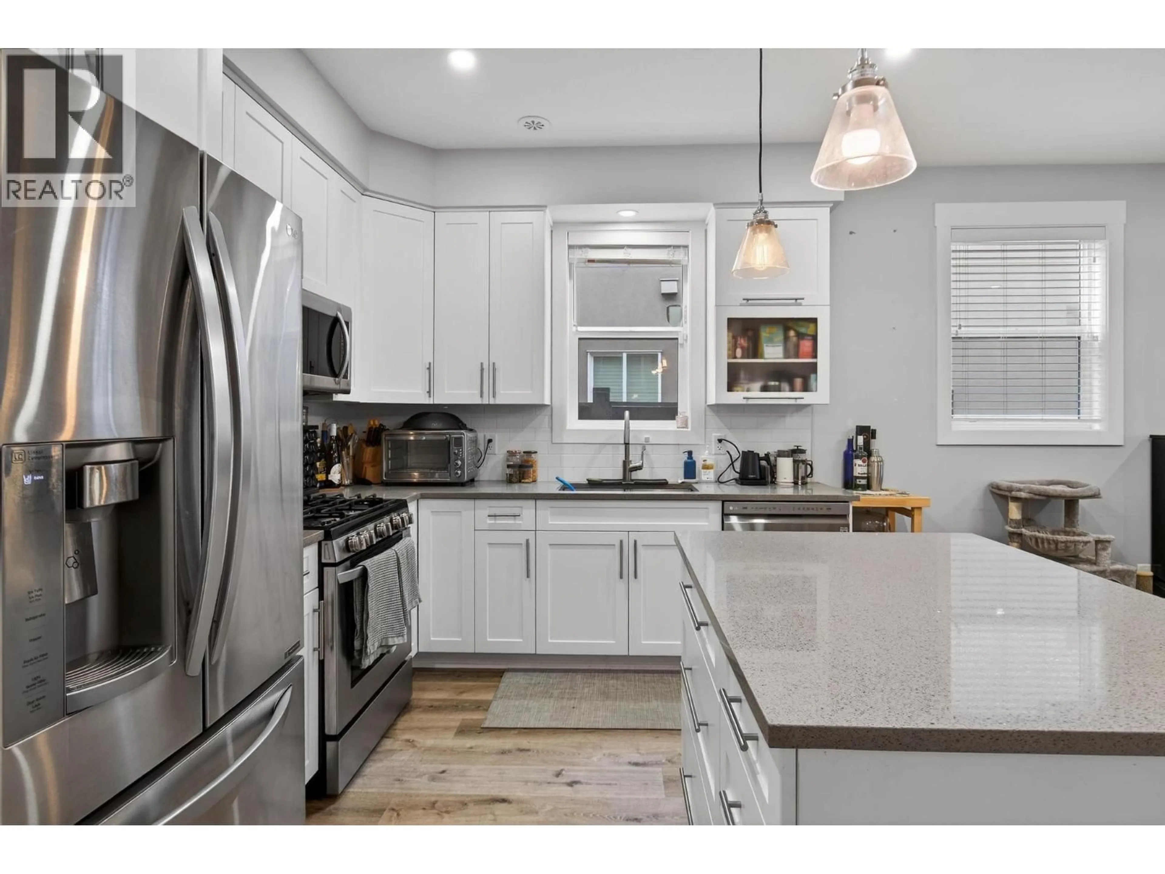 Open concept kitchen, unknown for 1932 ETHEL STREET, Kelowna British Columbia V1Y2Z5