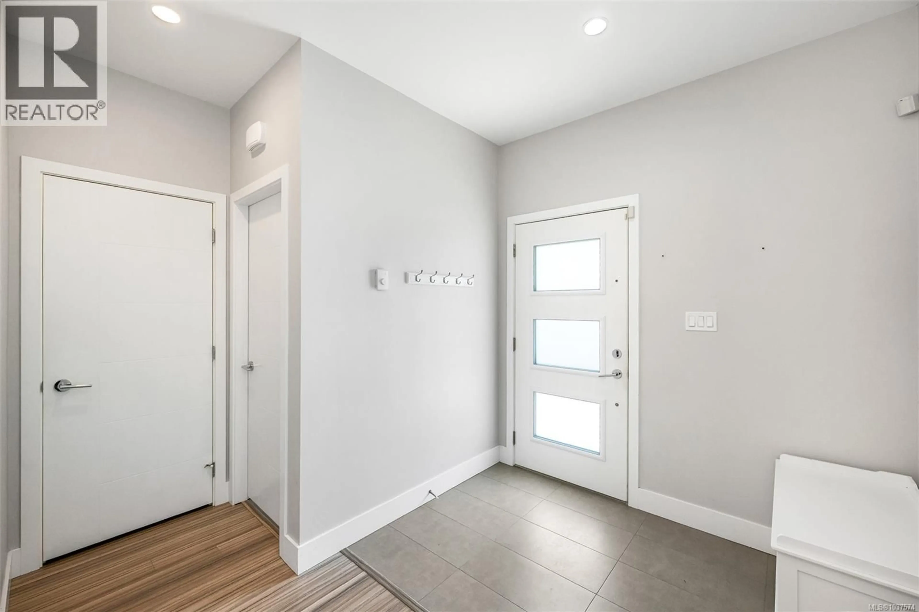 Indoor entryway for 2142 WINFIELD DRIVE, Sooke British Columbia V9Z0N1