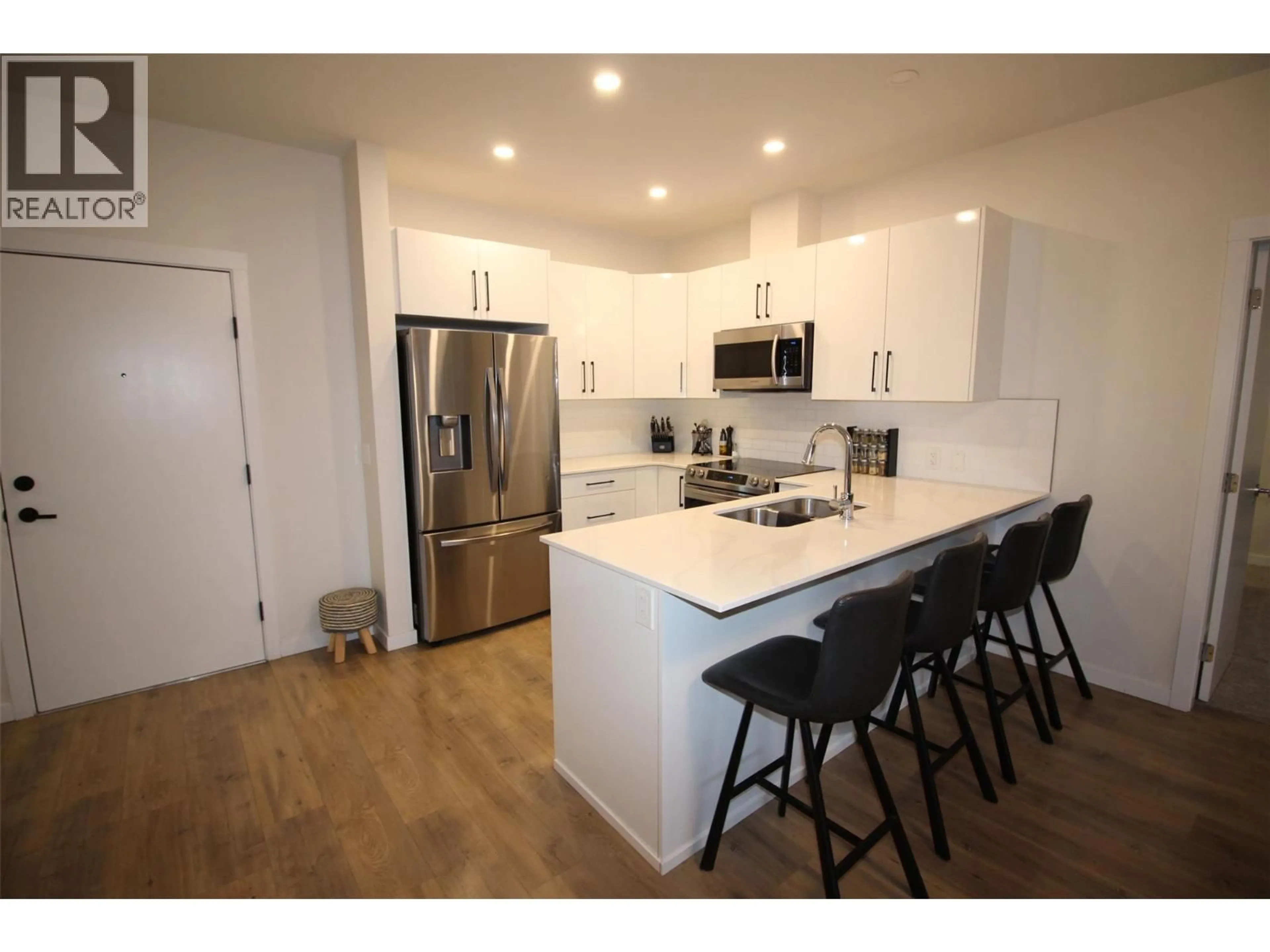 Open concept kitchen, wood/laminate floor for 204 - 1880 HUGH ALLAN DRIVE, Kamloops British Columbia V1S0E8