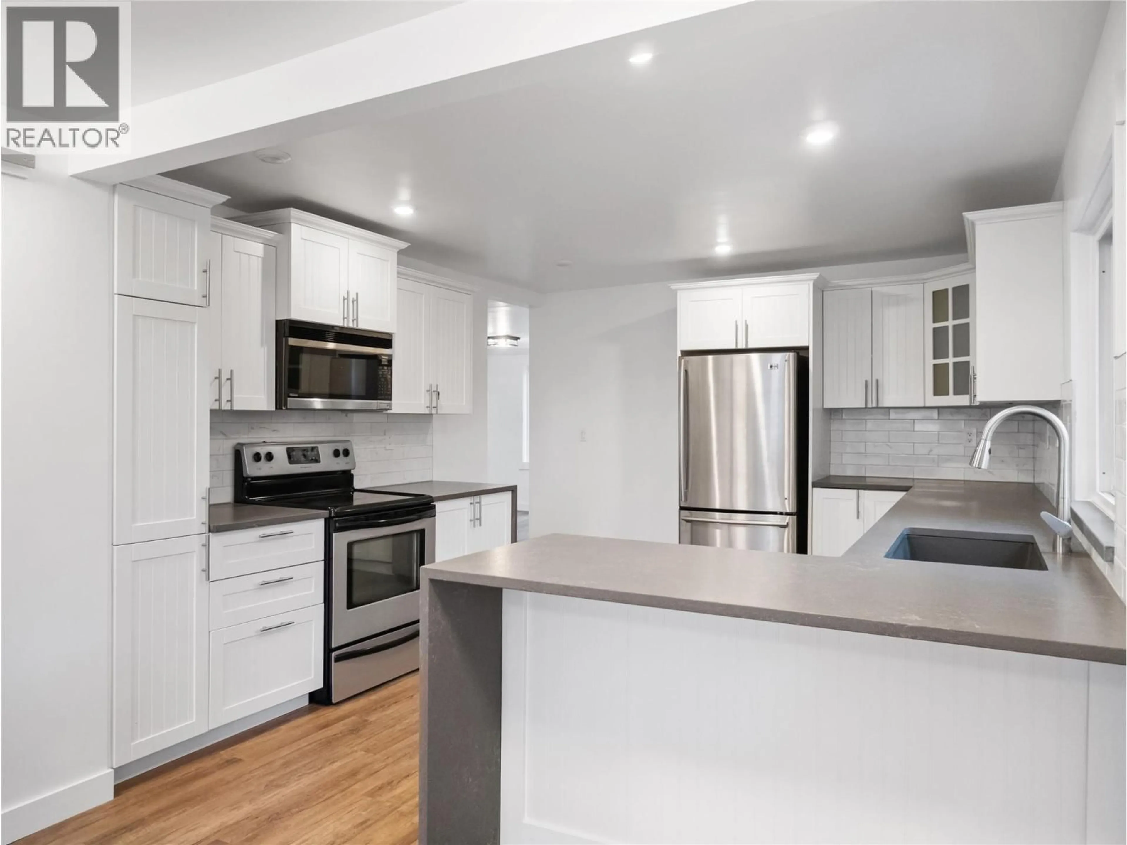 Open concept kitchen, unknown for 809 95 AVENUE, Dawson Creek British Columbia V1G1H6