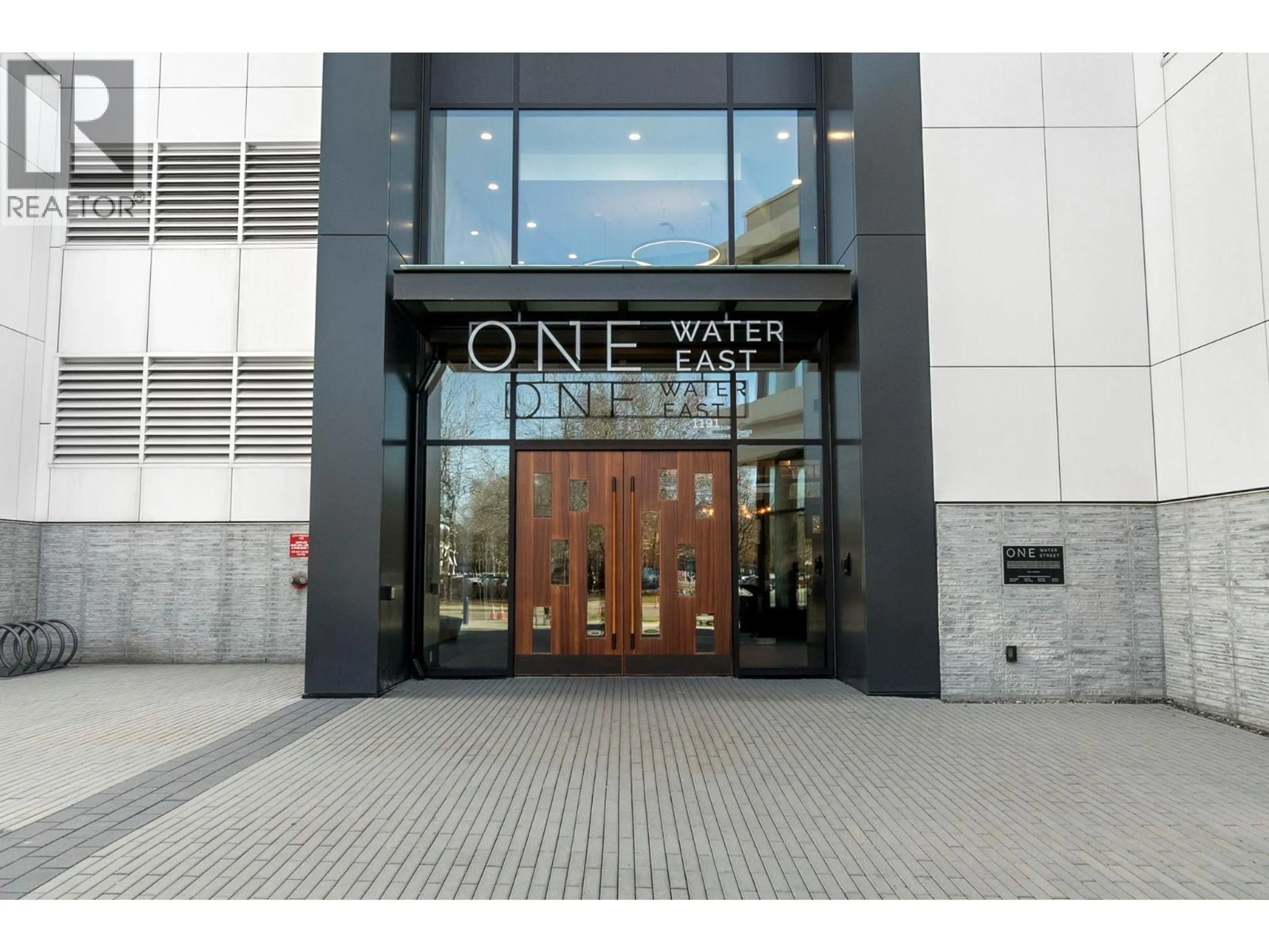 Indoor foyer for 1102 - 1191 SUNSET DRIVE, Kelowna British Columbia V1Y0J4