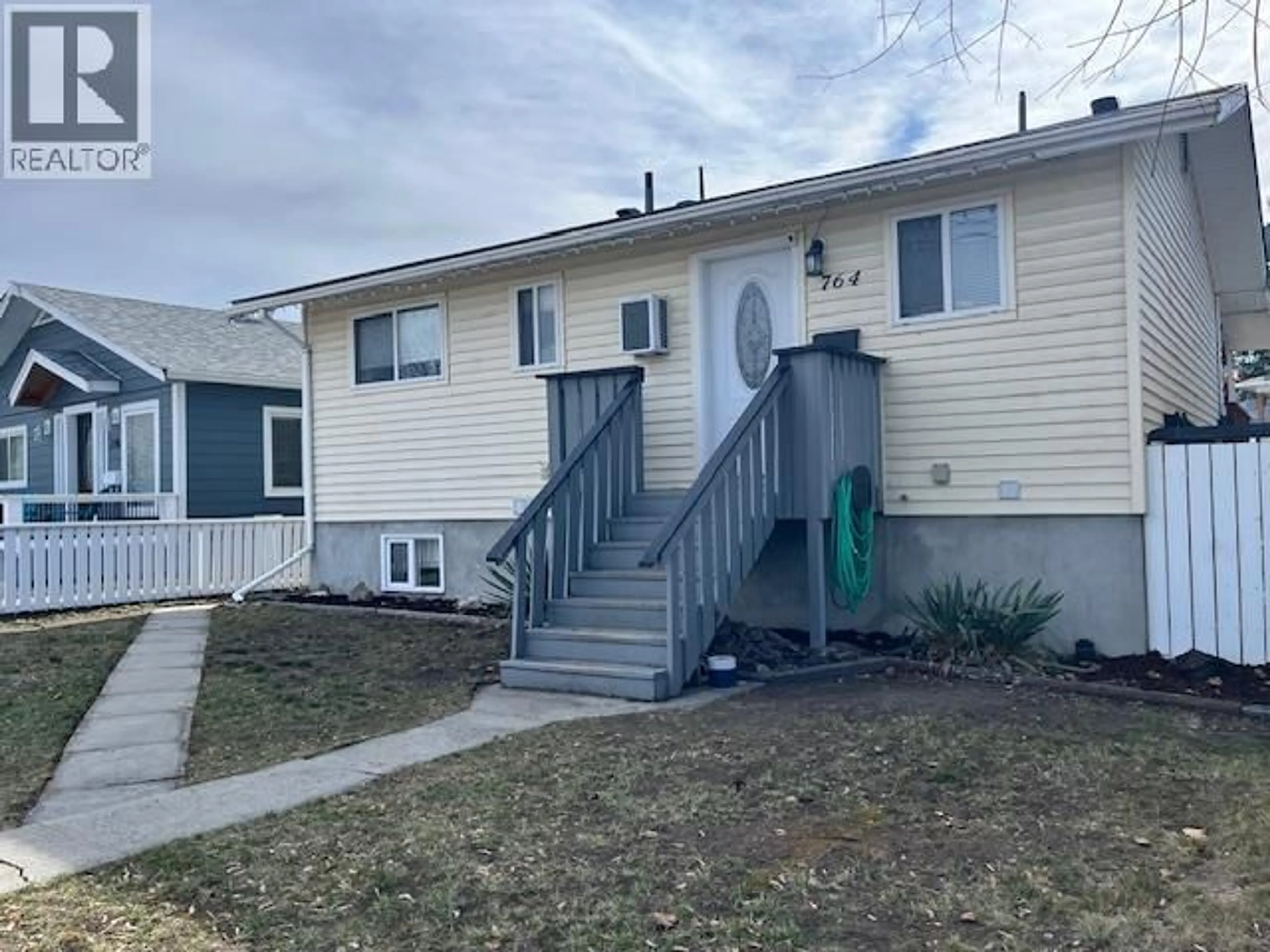 Home with vinyl exterior material, street for 764 PENTICTON AVENUE, Penticton British Columbia V2A2M8