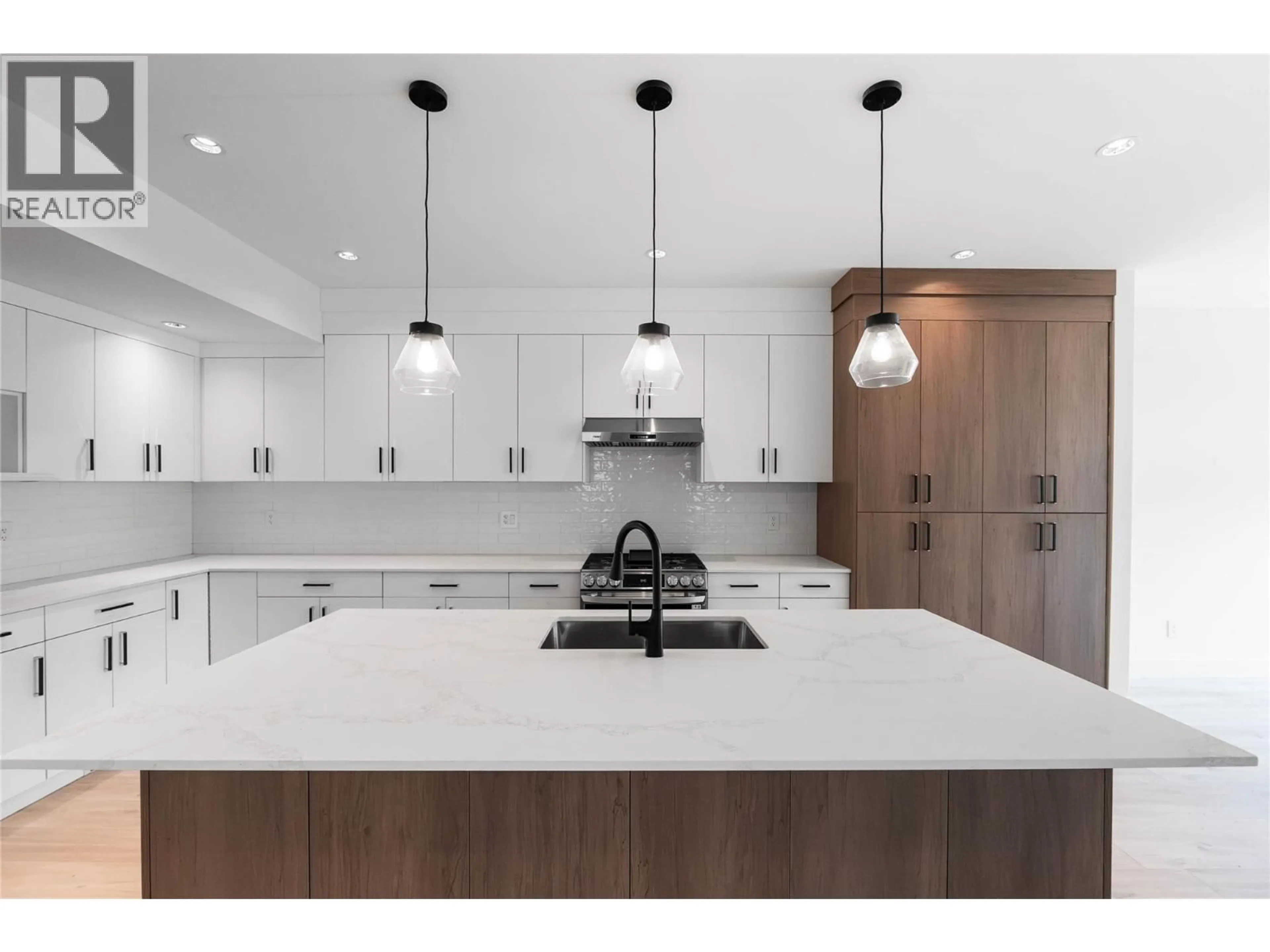 Contemporary kitchen, unknown for 2 - 840 GRENFELL AVE AVENUE, Kelowna British Columbia V1Y5J4