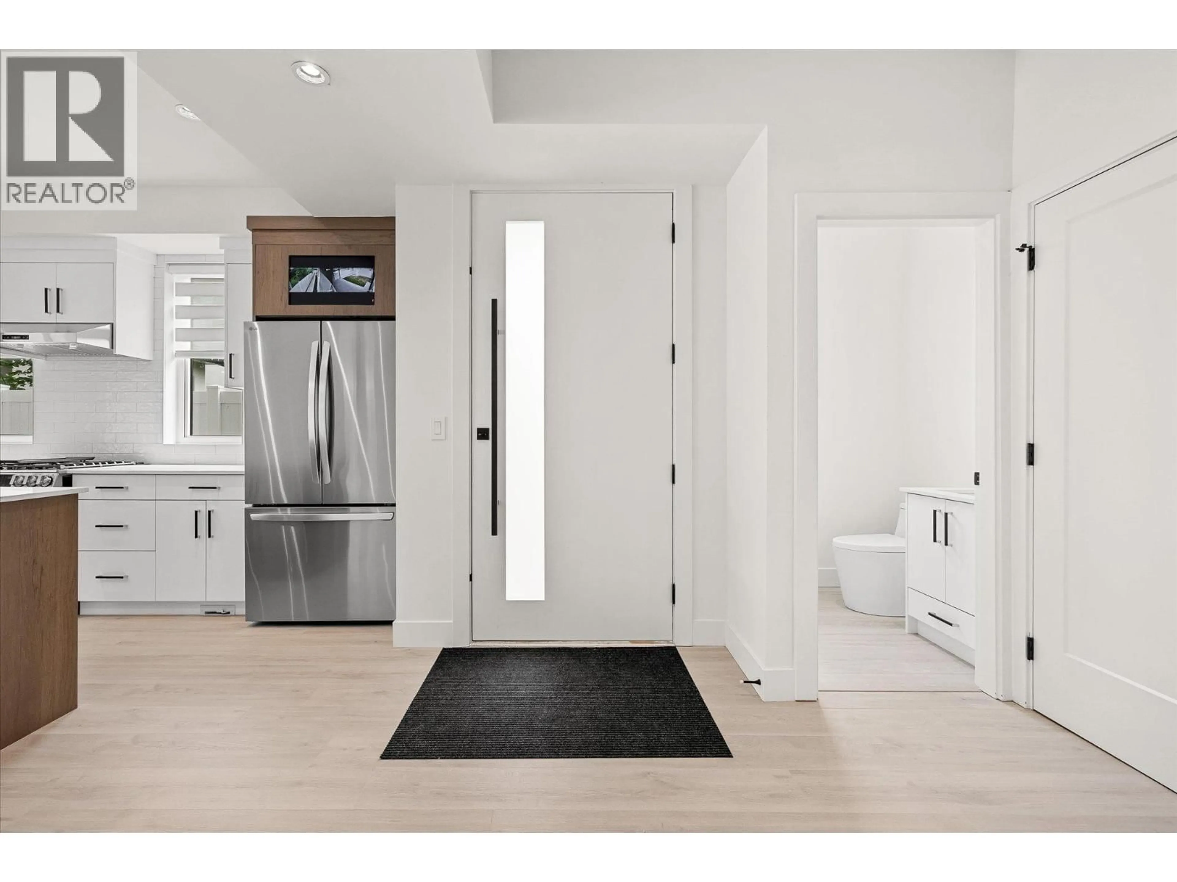 Indoor entryway for 3 - 840 GRENFELL AVENUE, Kelowna British Columbia V1Y5J4