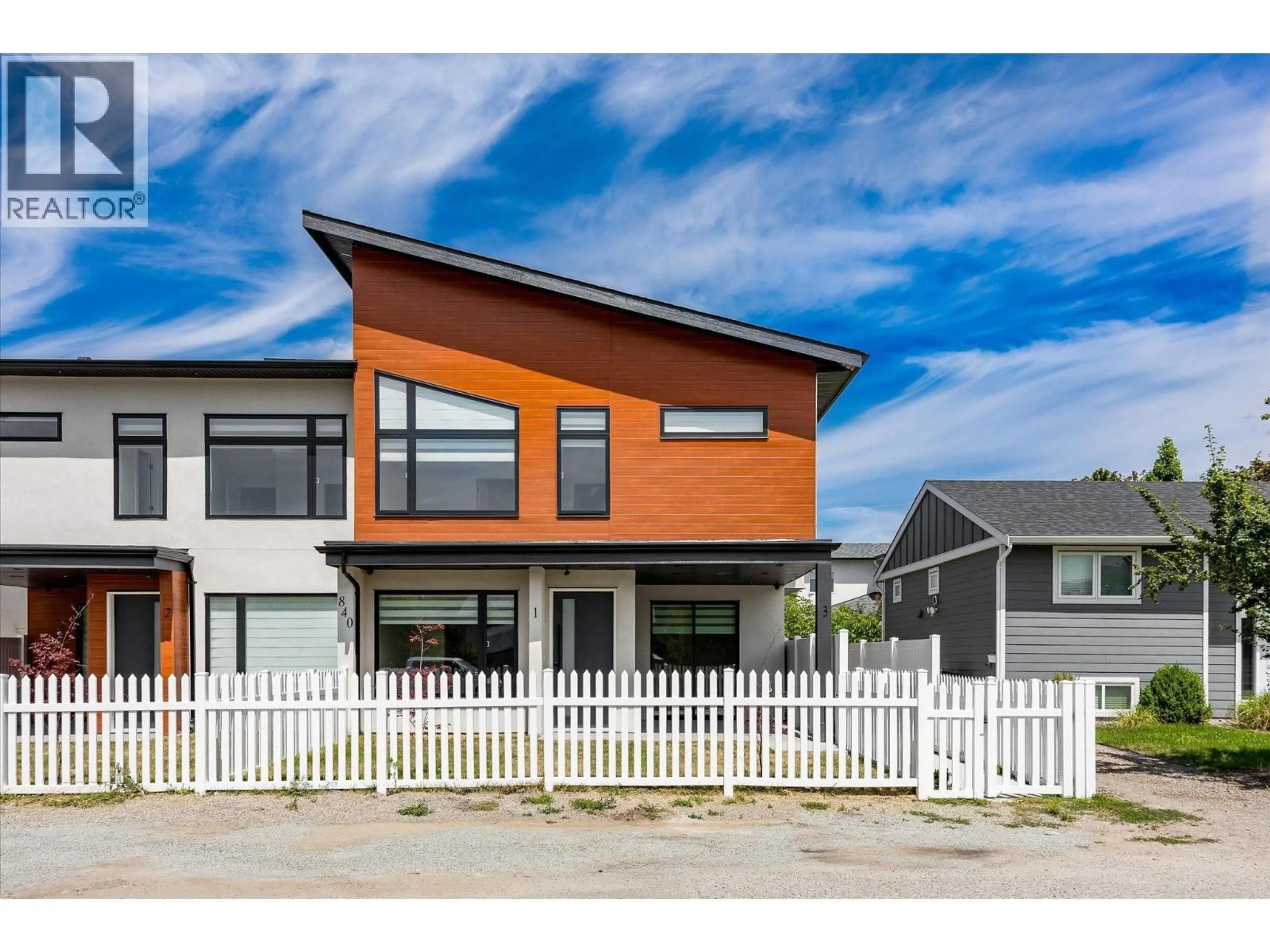 Home with vinyl exterior material, street for 1 - 840 GRENFELL AVENUE, Kelowna British Columbia V1Y5J4
