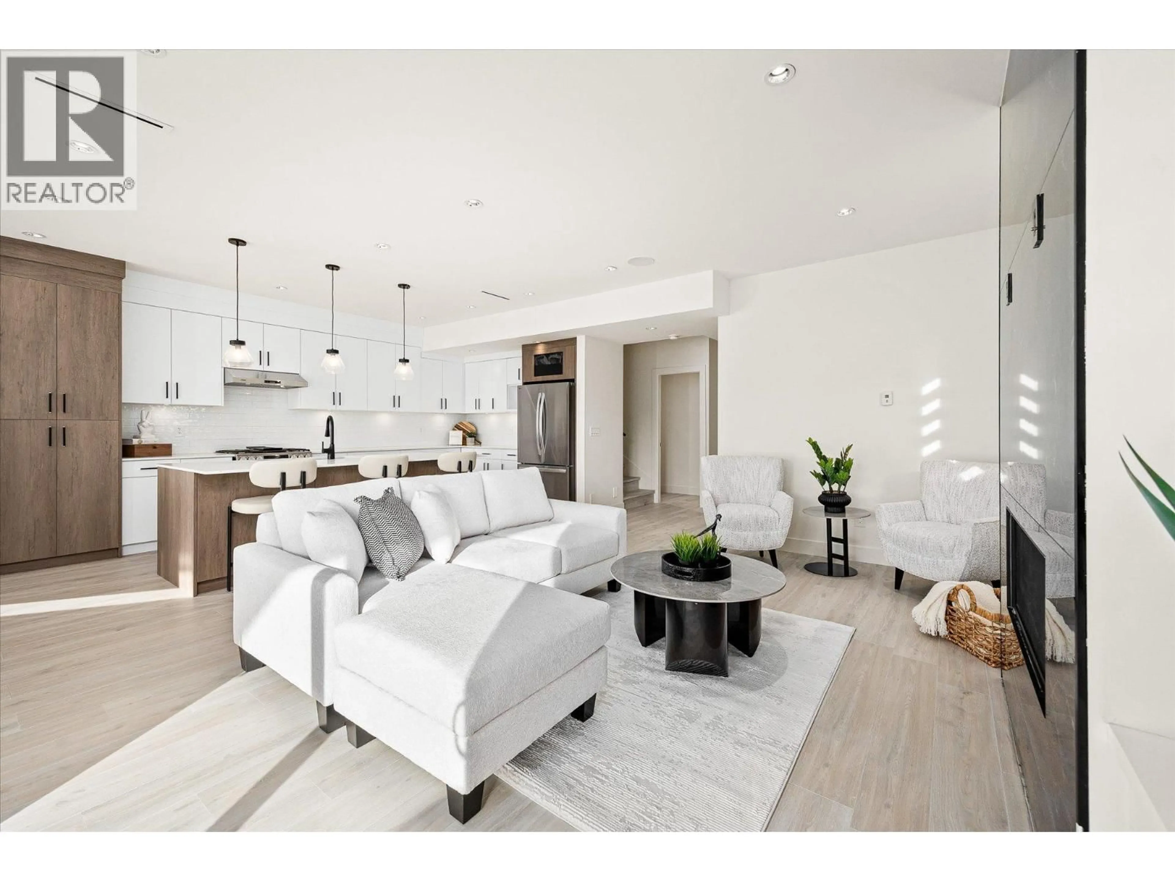 Living room with furniture, unknown for 1 - 840 GRENFELL AVENUE, Kelowna British Columbia V1Y5J4