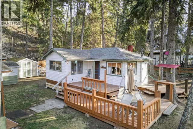 4878 OGILVEY AVENUE, Fairmont Hot Springs 2