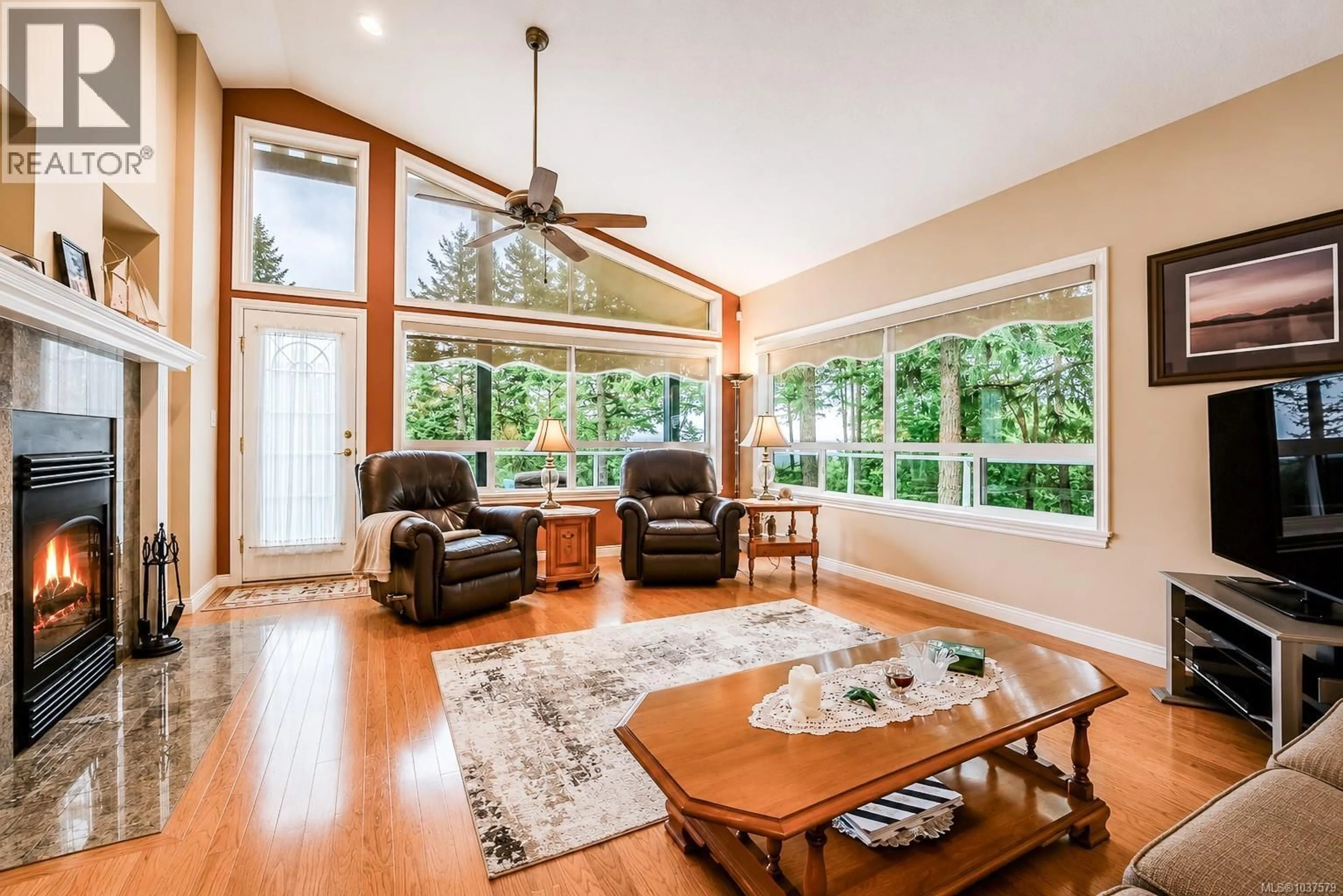 Living room with furniture, wood/laminate floor for 601 HIGHLANDS PARK TERRACE, Highlands British Columbia V9B6G5