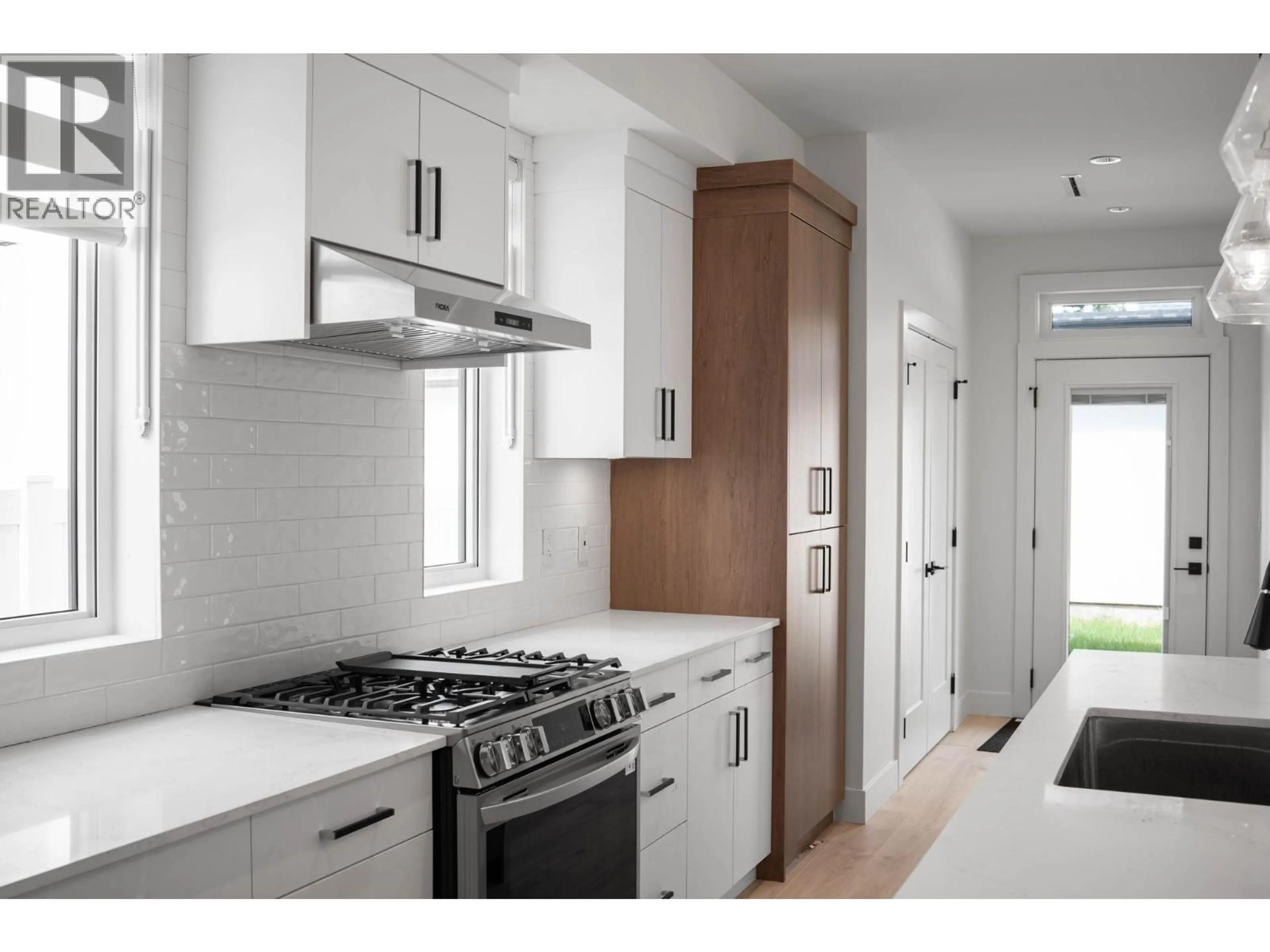 Unknown for 4 - 840 GRENFELL AVENUE, Kelowna British Columbia V1Y5J4