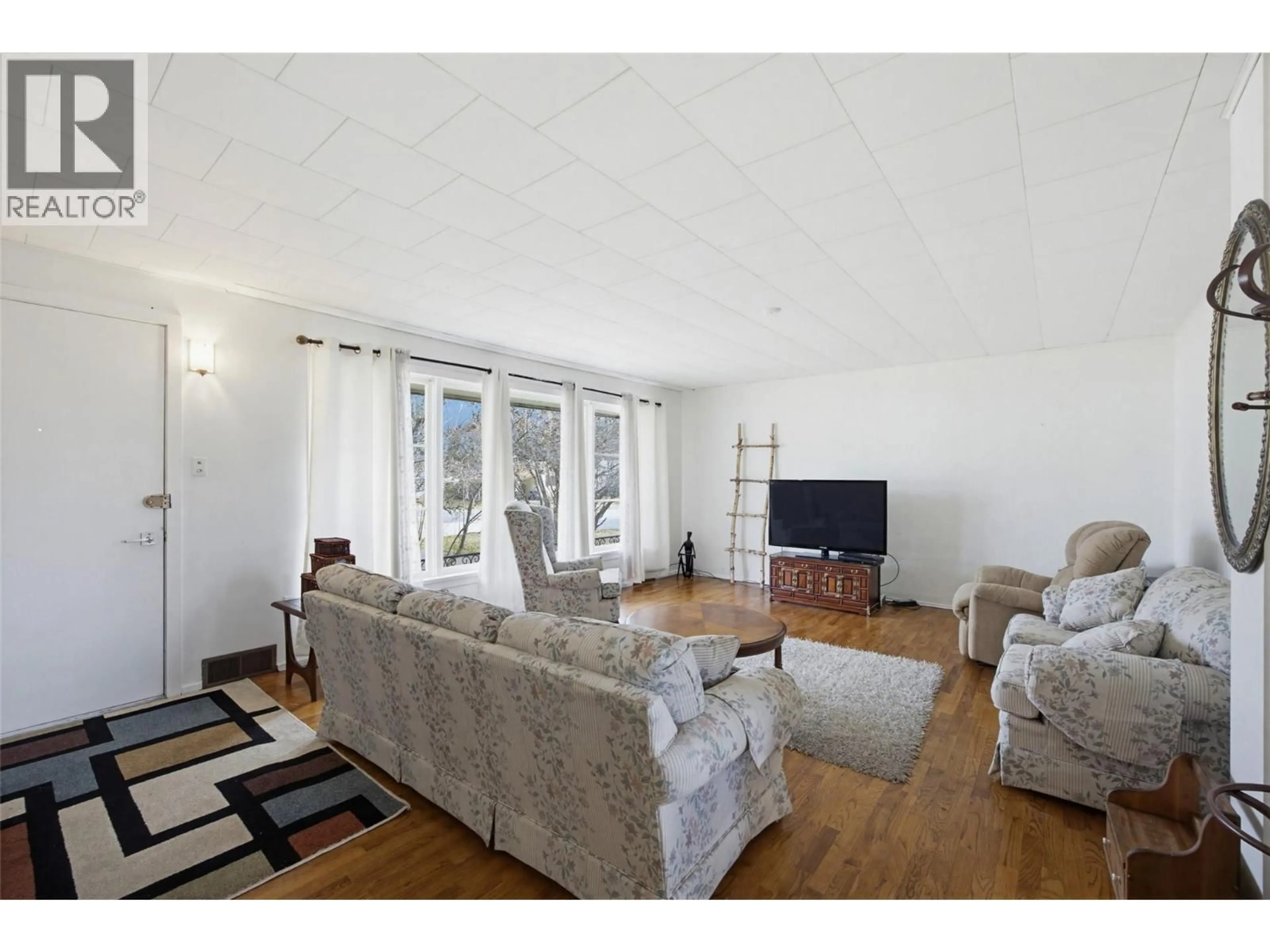 Living room with furniture, wood/laminate floor for 306 BIRCH STREET, Chase British Columbia V0E1M0