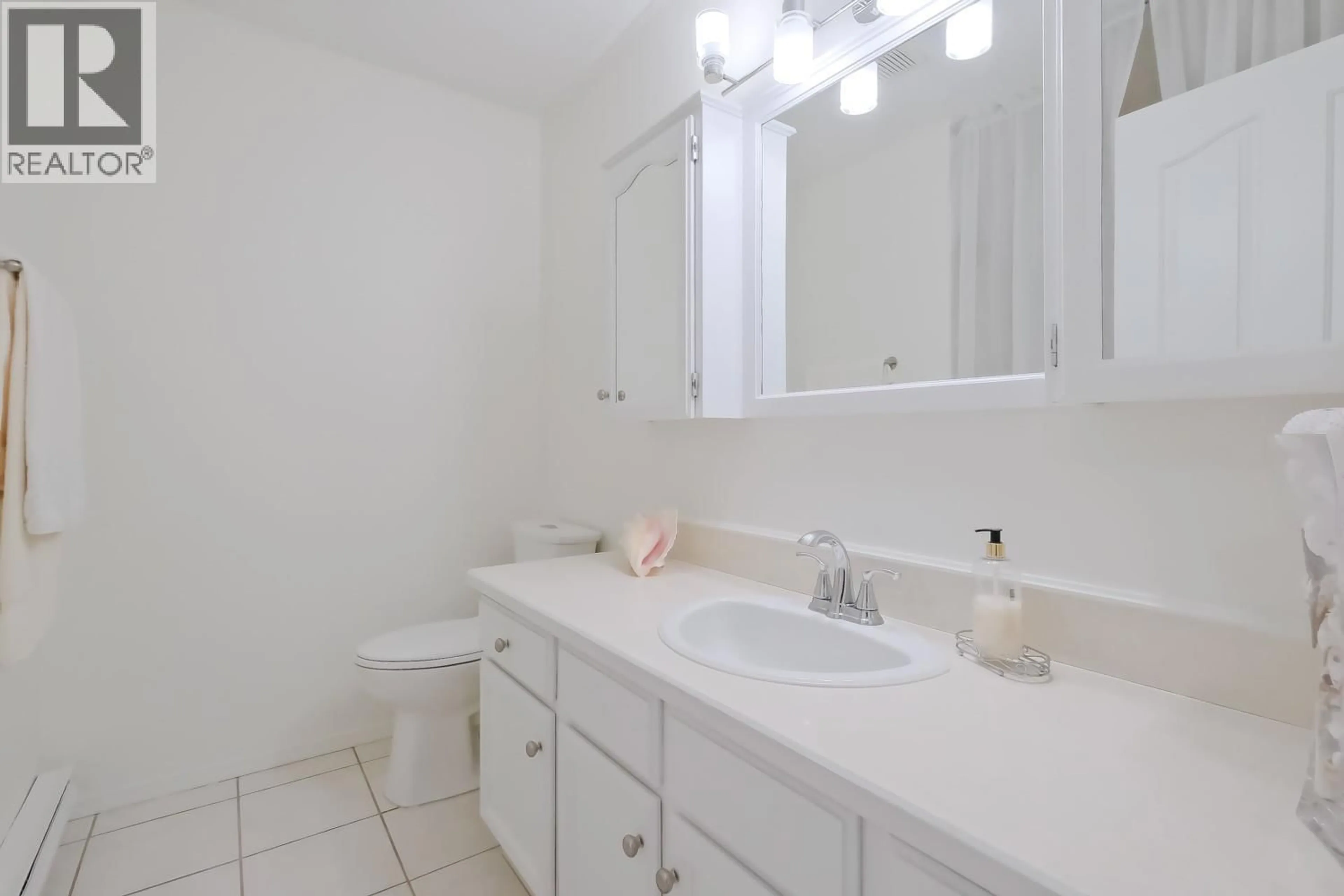 Standard bathroom, ceramic/tile floor for 307 - 133 WINNIPEG STREET, Penticton British Columbia V2A6L2